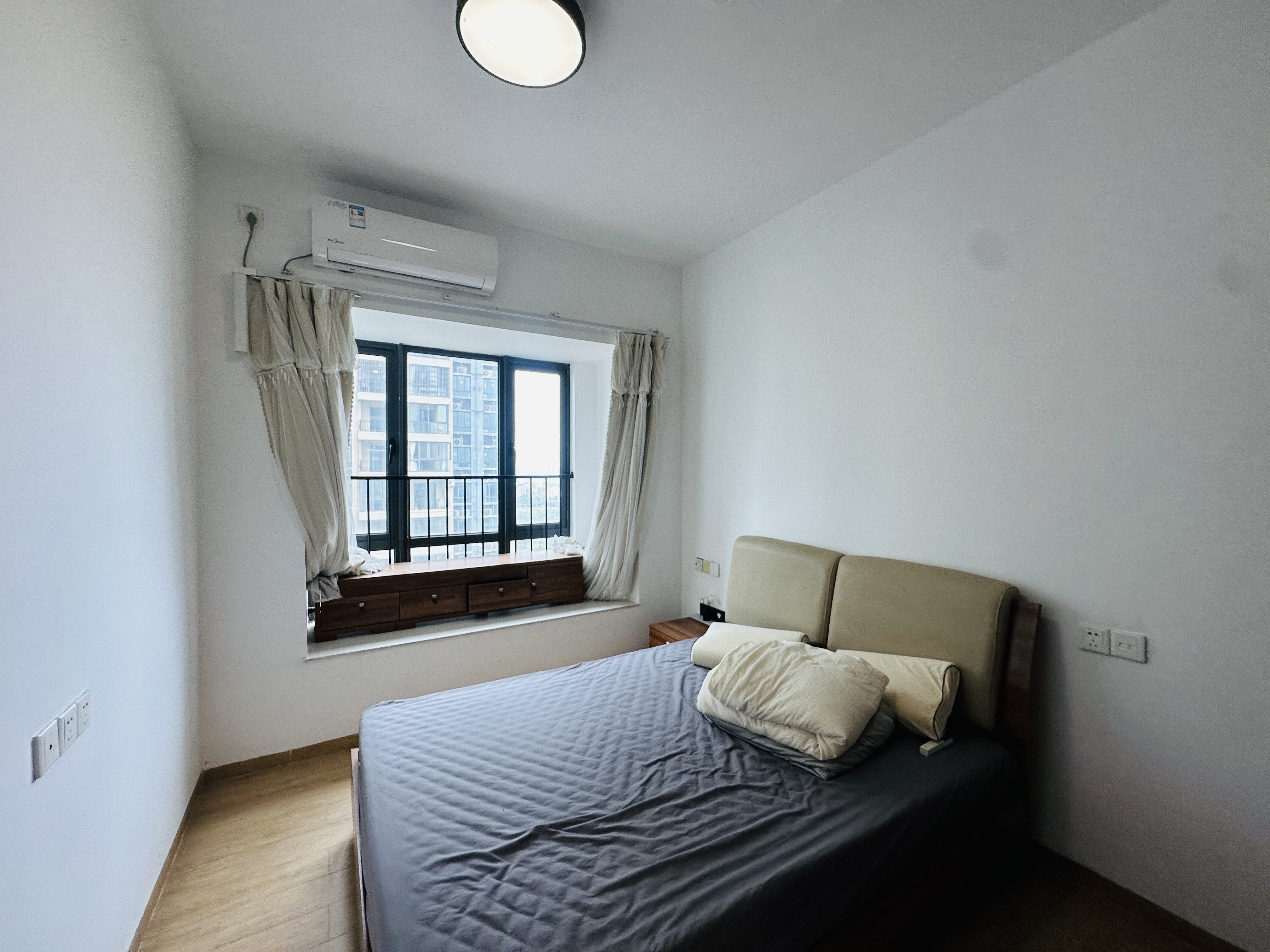 碧桂园一、二期(中央首府) 1室1厅1卫 59.0万 碧桂园一、二期(中央首府) 1室1厅1卫 59.0万卧室