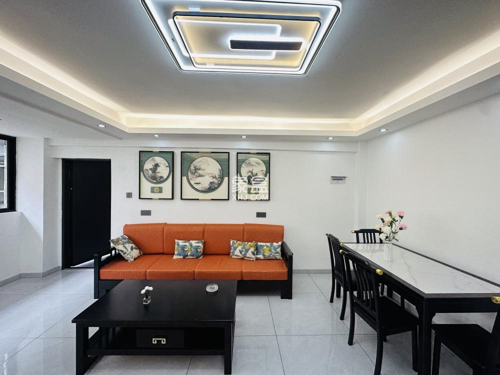 金山小区  3室2厅2卫    119.0万