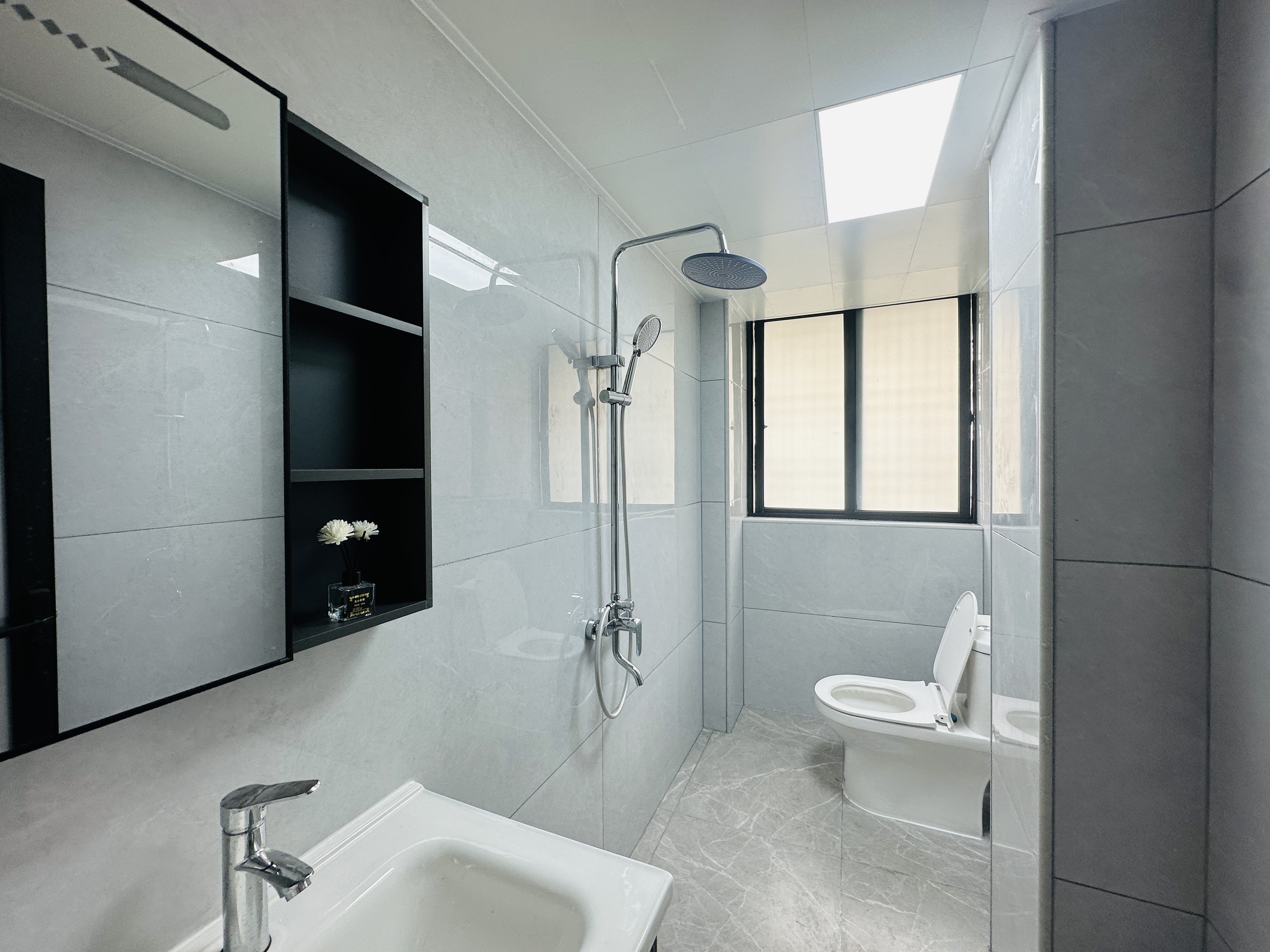 金山小区 3室2厅2卫 119.0万 金山小区 3室2厅2卫 119.0万卫生间