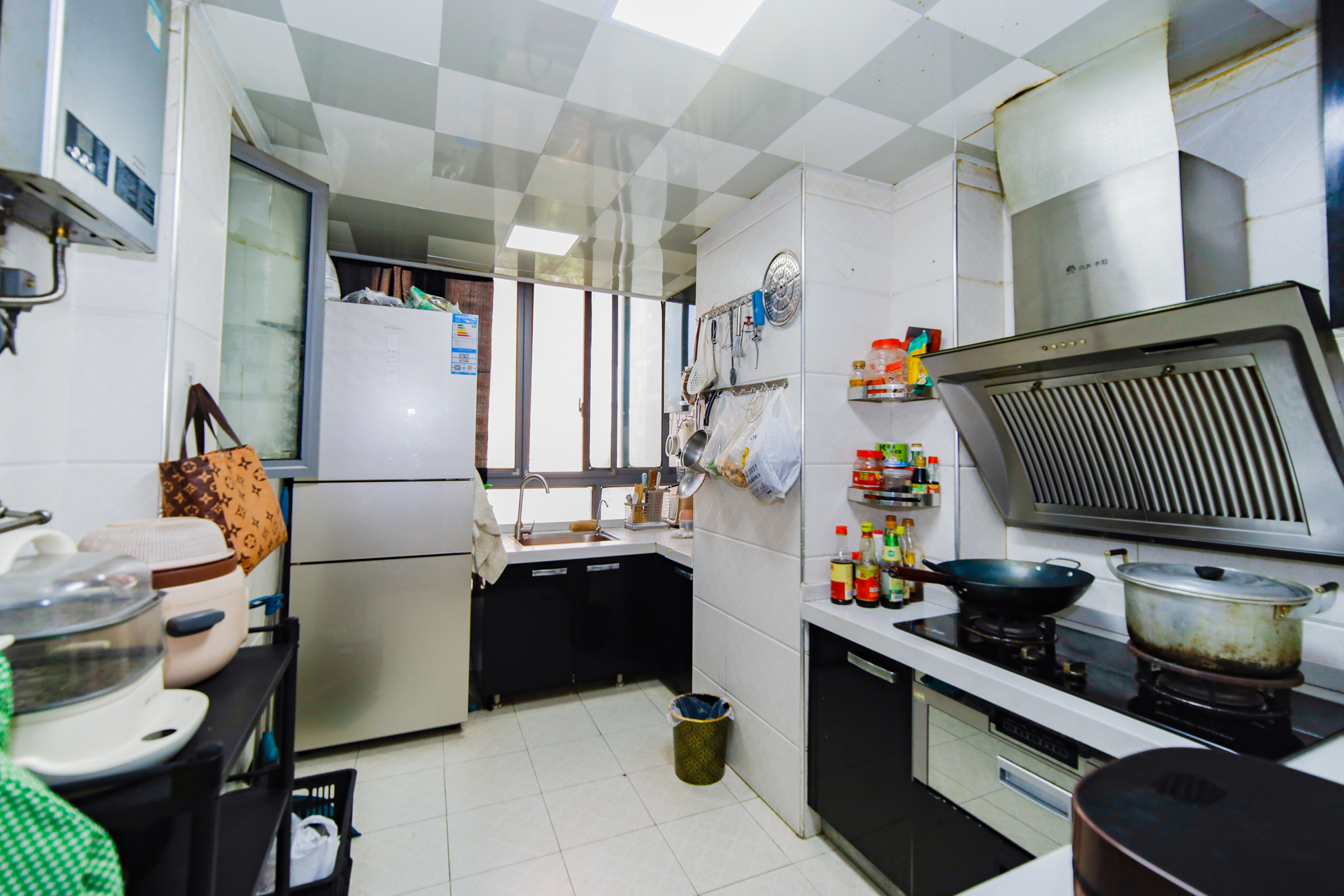 上海城小区 3室2厅2卫 91.8万 上海城小区 3室2厅2卫 91.8万厨房