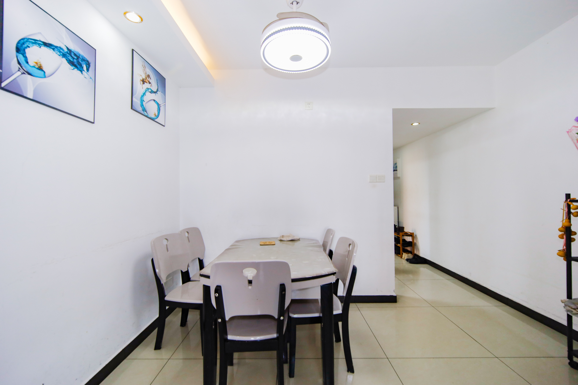 上海城小区 3室2厅2卫 91.8万 上海城小区 3室2厅2卫 91.8万客厅