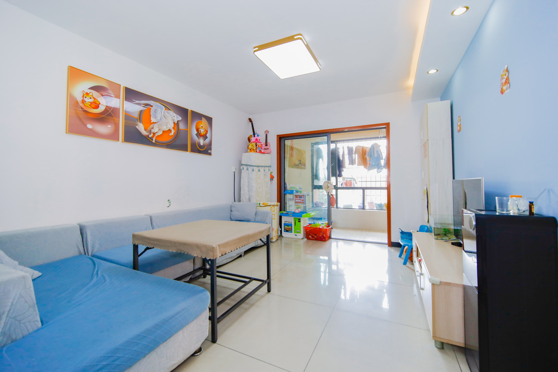 上海城小区 3室2厅2卫 91.8万 上海城小区 3室2厅2卫 91.8万客厅