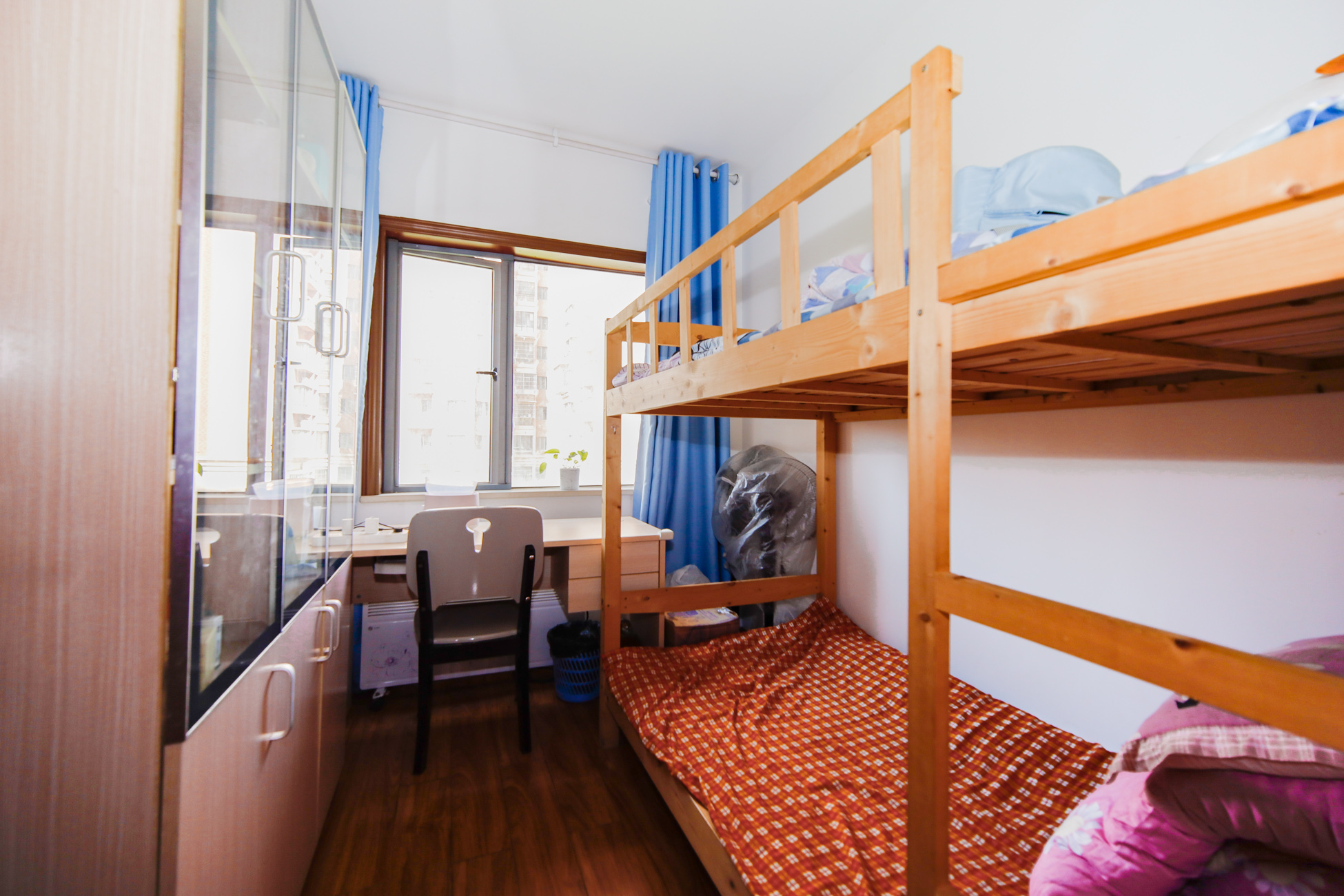 上海城小区 3室2厅2卫 91.8万 上海城小区 3室2厅2卫 91.8万卧室