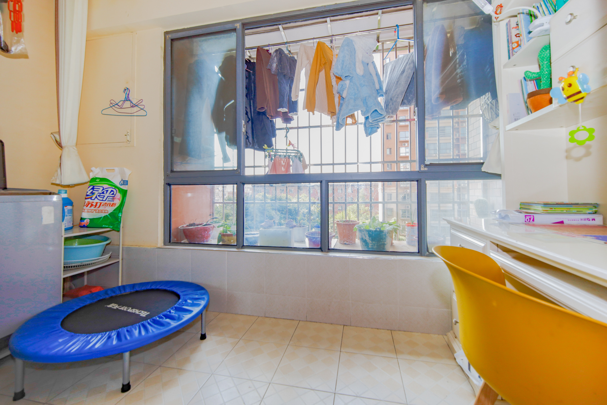 上海城小区 3室2厅2卫 91.8万 上海城小区 3室2厅2卫 91.8万阳台