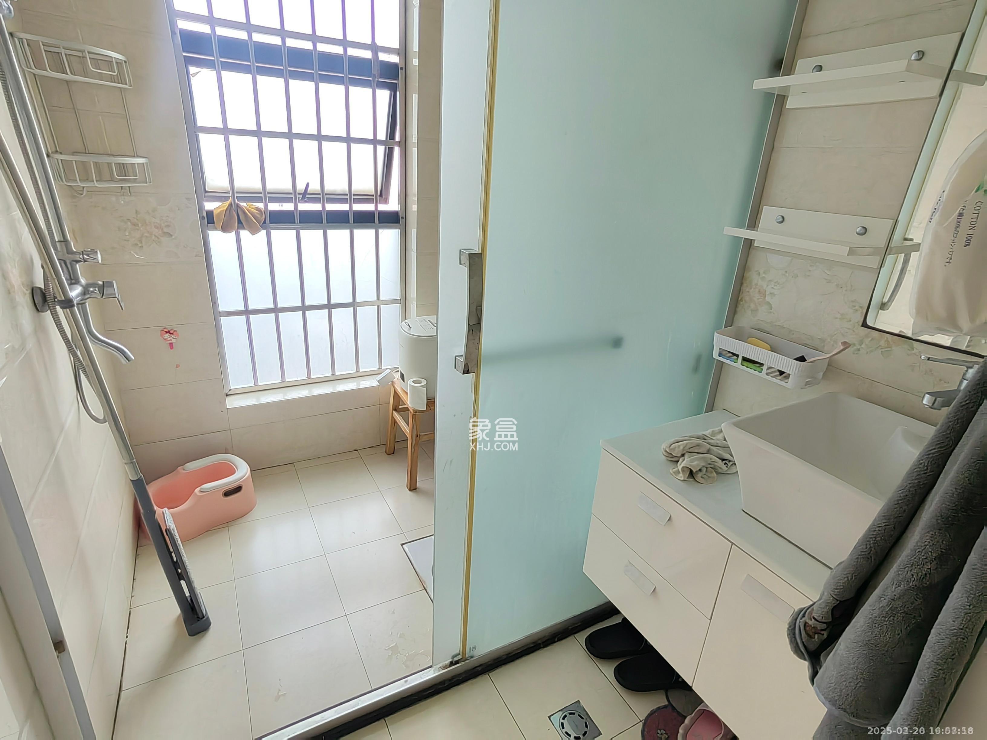 融圣国际  2室2厅1卫   2600.00元/月