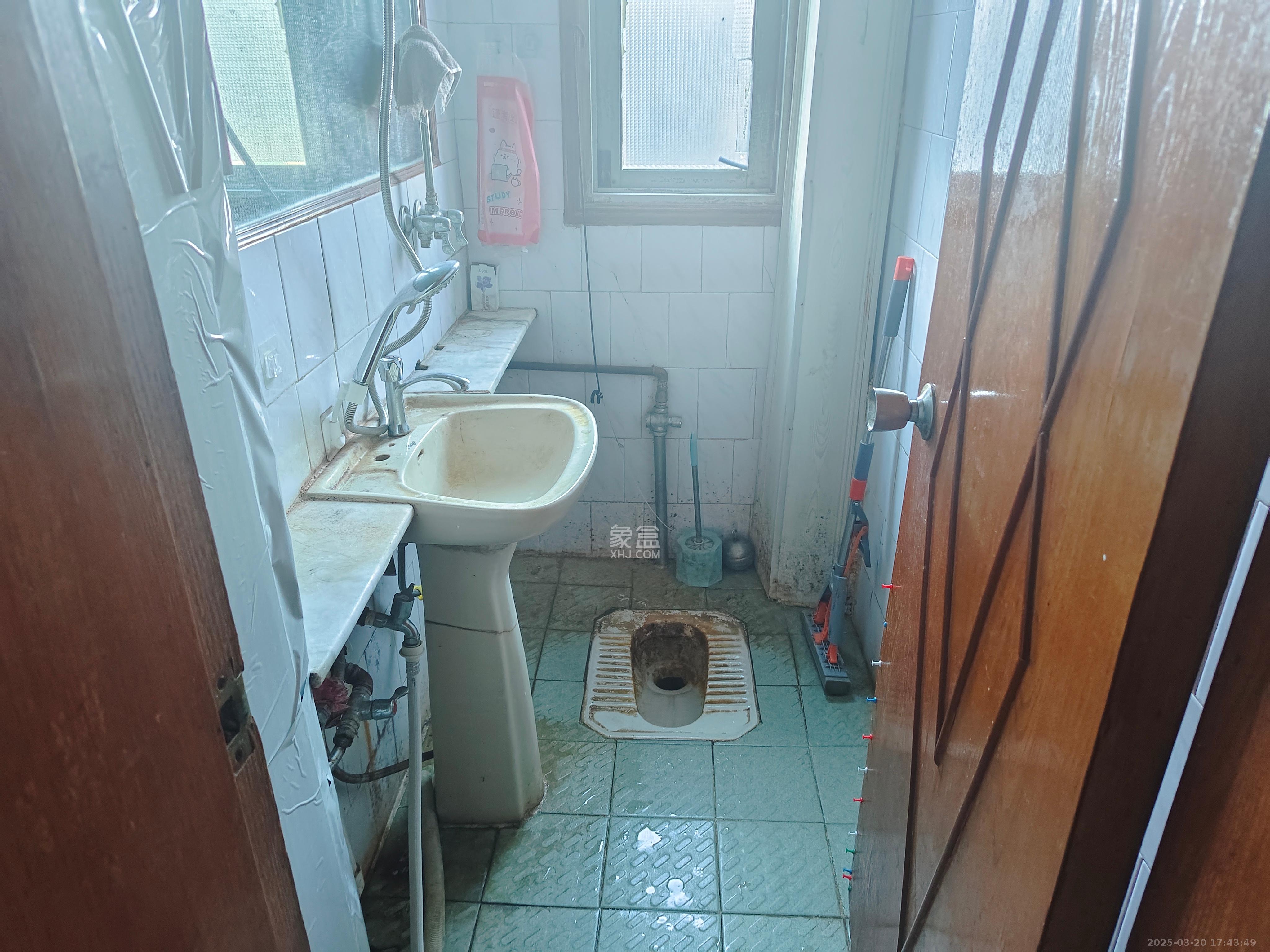 牛角塘社区  2室1厅1卫    1300.0元/月 牛角塘社区  2室1厅1卫    1300.0元/月室内图