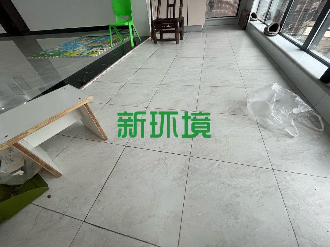 南门口安置小区  3室2厅2卫   85.00万客厅