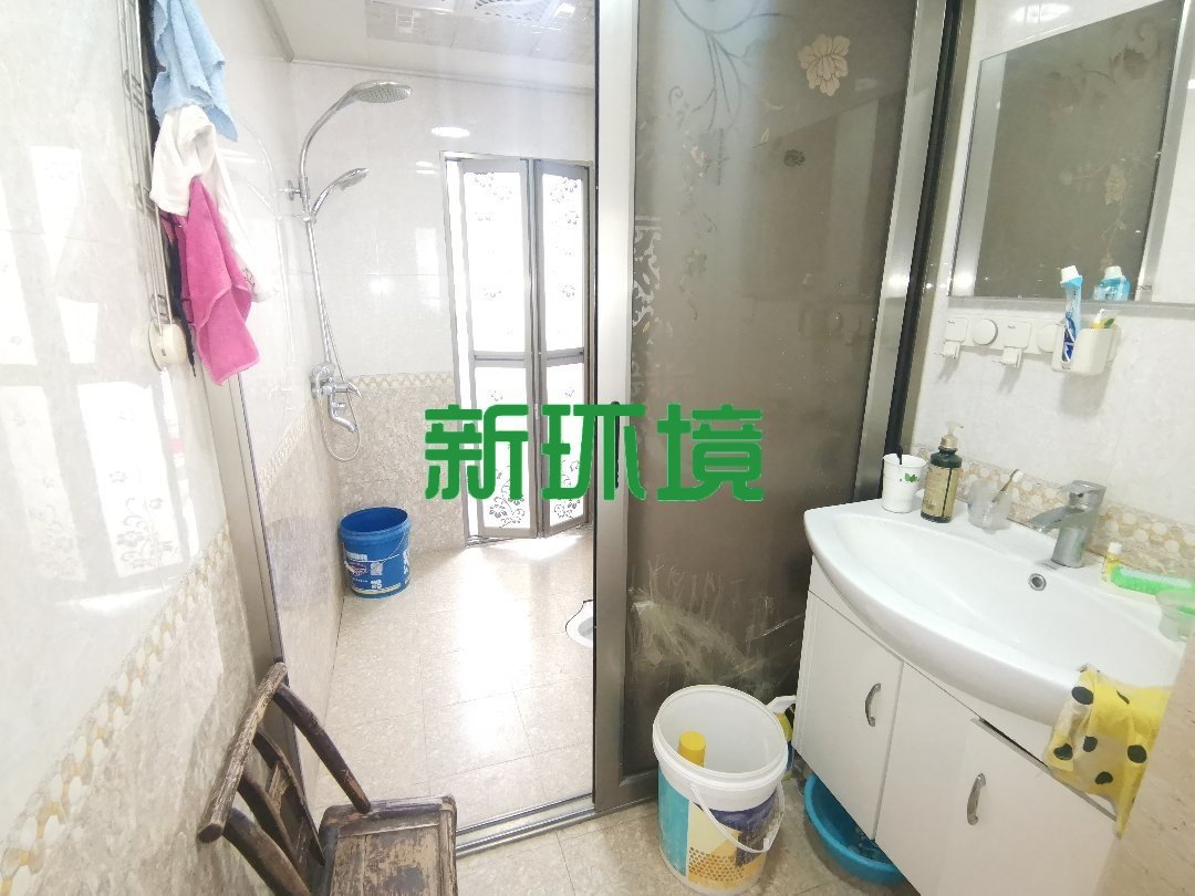月亮湾二期B区  4室2厅2卫   2000.00元/月室内图