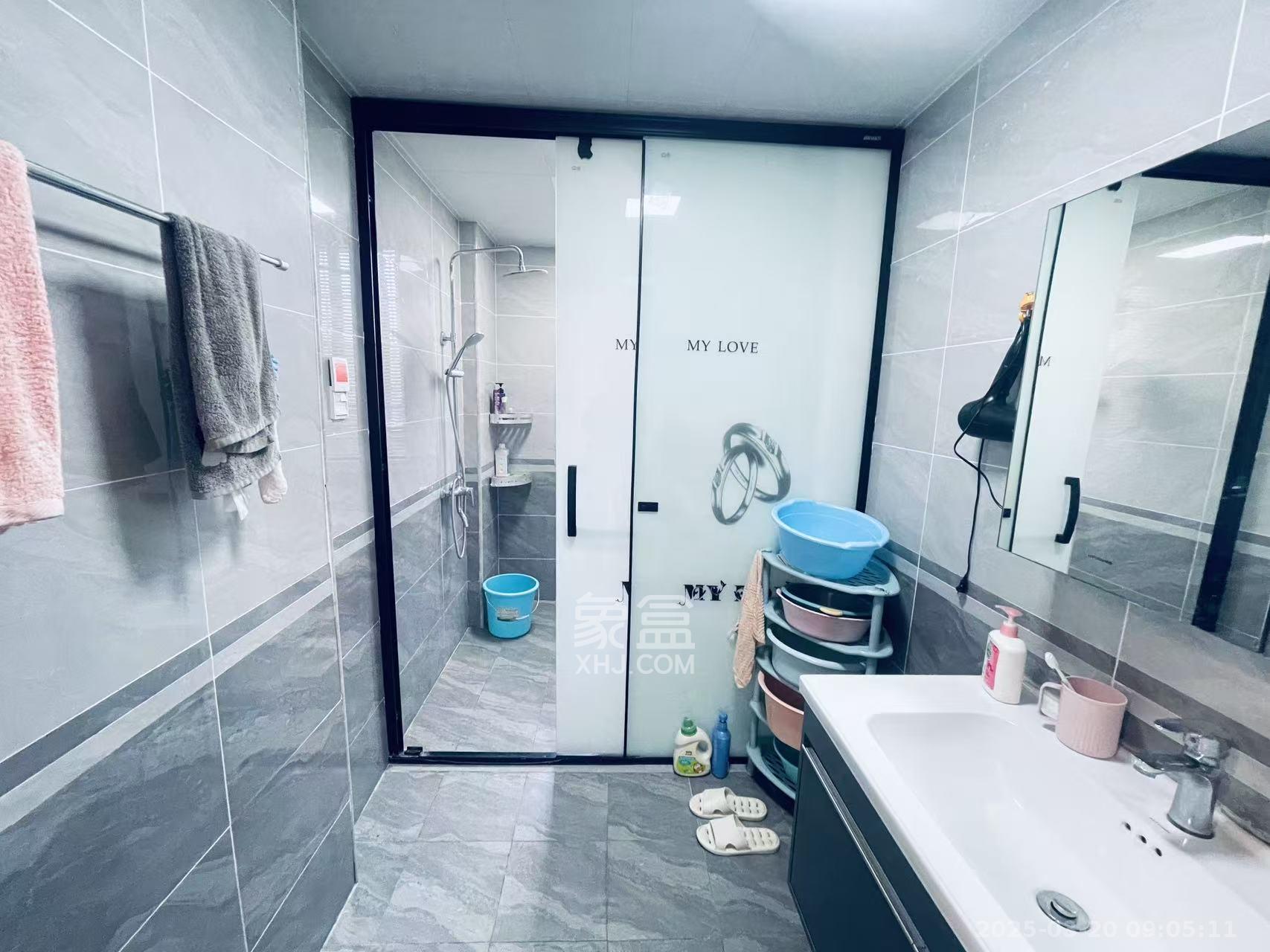 金霞华庭 3室2厅2卫 63.8万 金霞华庭 3室2厅2卫 63.8万室内图