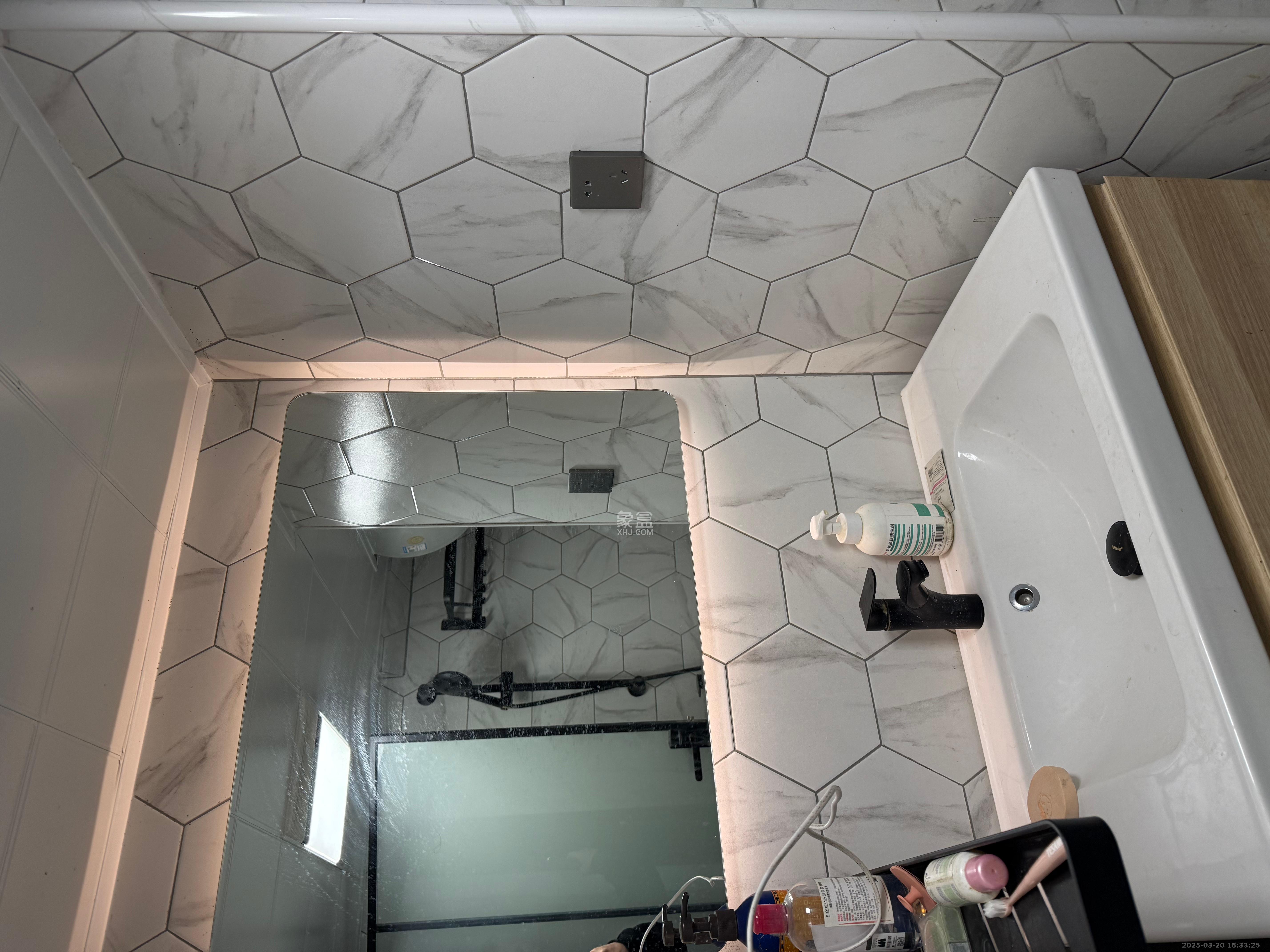 裕天国际商汇中心 1室1厅1卫 2500.0元/月 裕天国际商汇中心 1室1厅1卫 2500.0元/月室内图