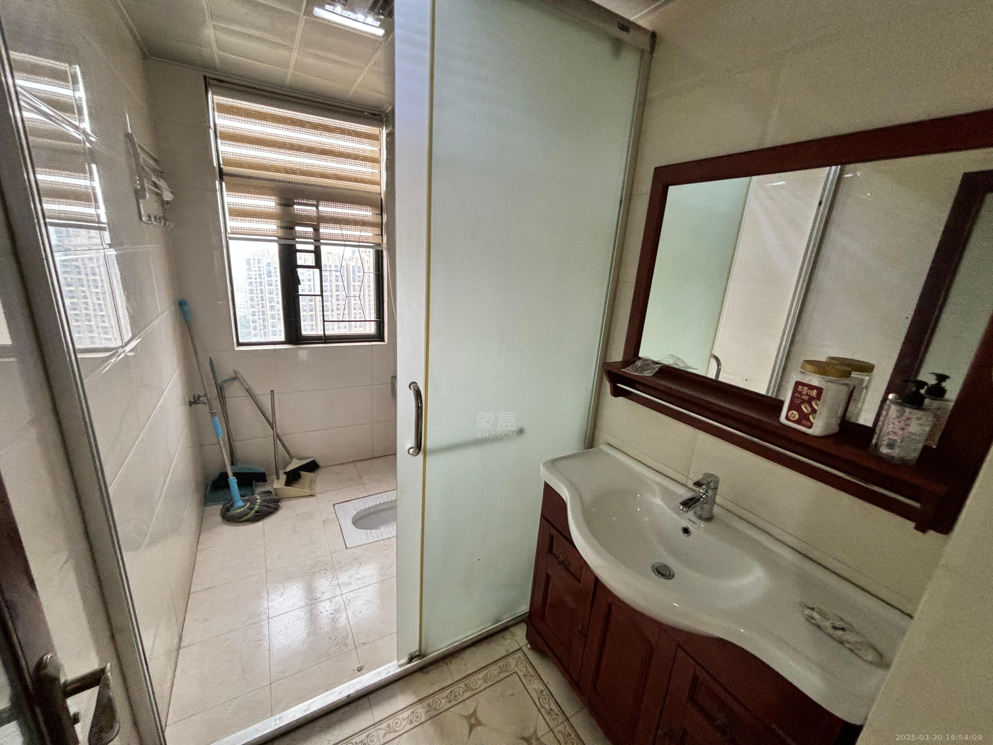 经世龙城 3室1厅2卫 1800.0元/月 经世龙城 3室1厅2卫 1800.0元/月室内图