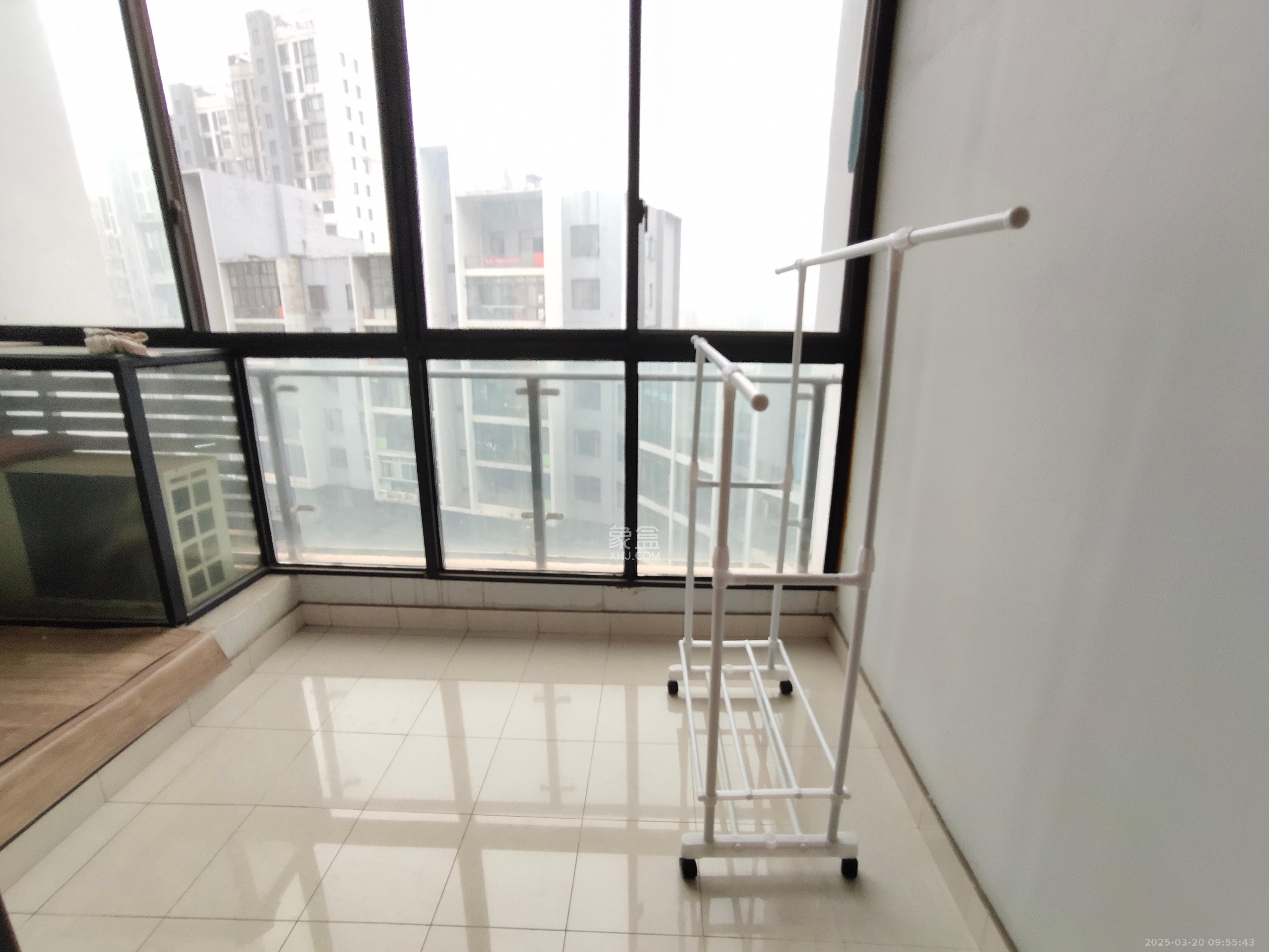 阳光100三期  1室1厅1卫    1800.0元/月室内图
