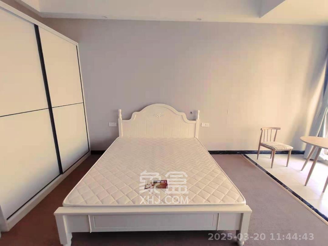 梅溪峰汇（房聚梅溪壹中心）  1室1厅1卫    1800.0元/月室内图