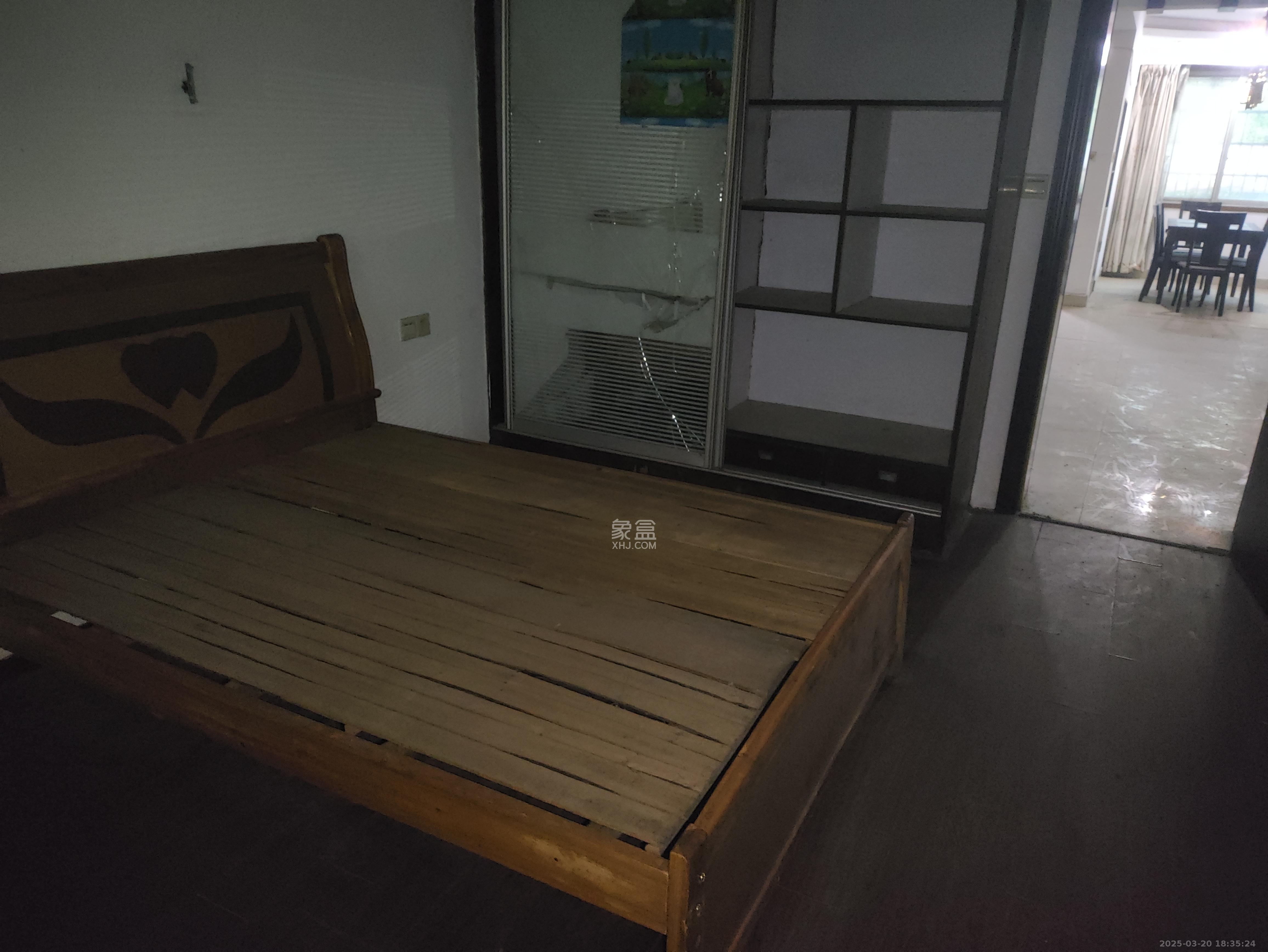 中南汽车世界 3室2厅1卫 1400.0元/月 中南汽车世界 3室2厅1卫 1400.0元/月室内图