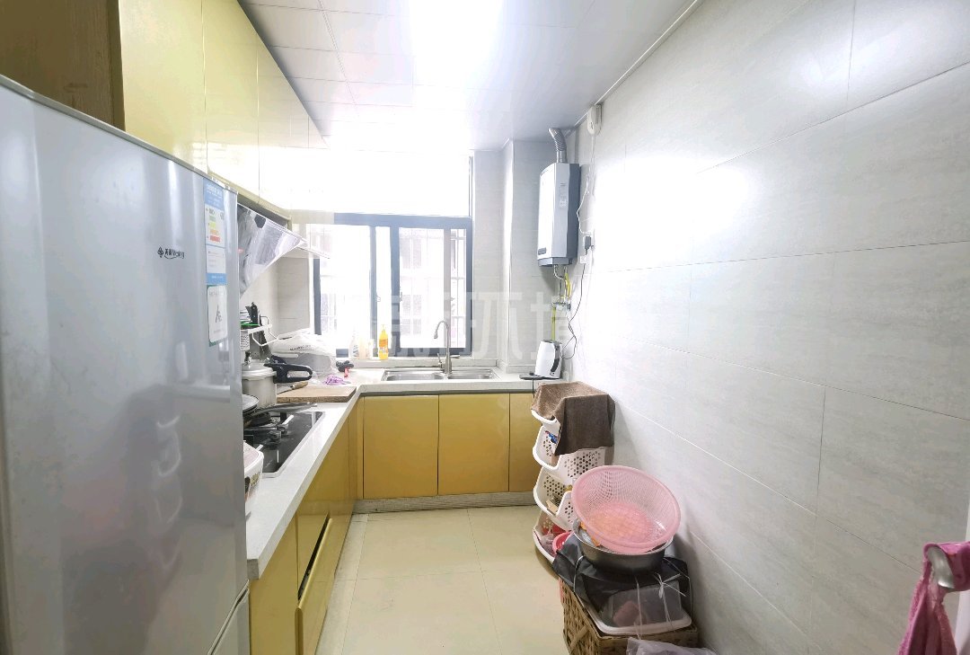 明鑫澧水湾 4室2厅2卫 68.00万 明鑫澧水湾 4室2厅2卫 68.00万客厅