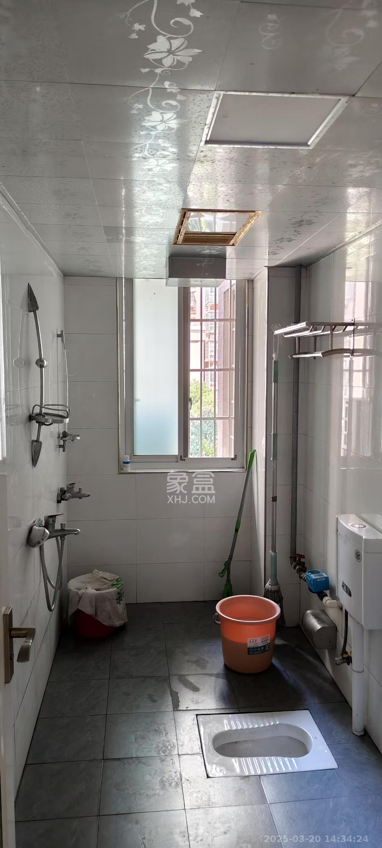 泊林晶城  3室2厅1卫   1900.00元/月室内图