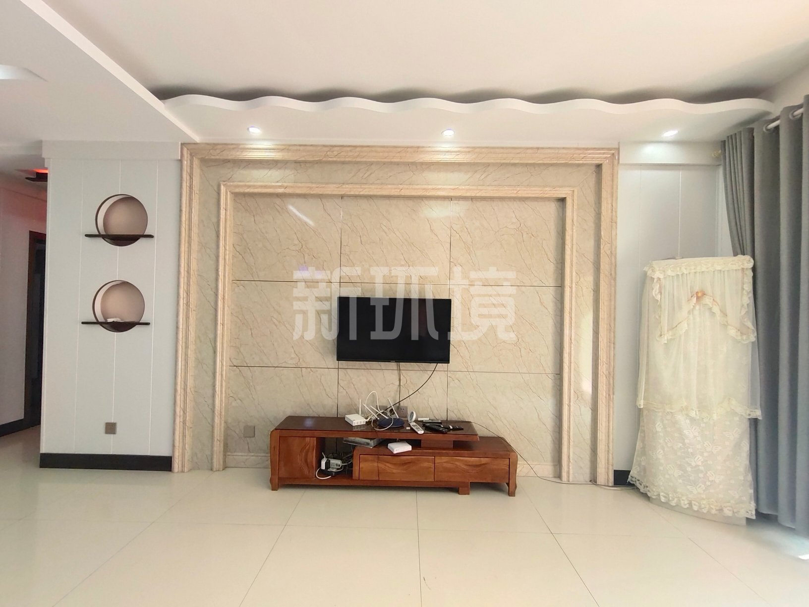 月亮湾一期 3室2厅2卫 1500.0元/月 月亮湾一期 3室2厅2卫 1500.0元/月室内图