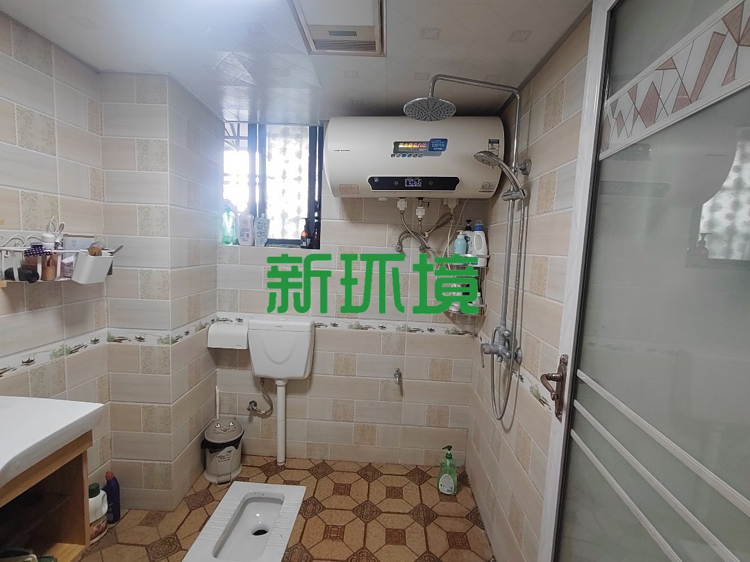 天健佳苑  3室2厅2卫   45.00万客厅