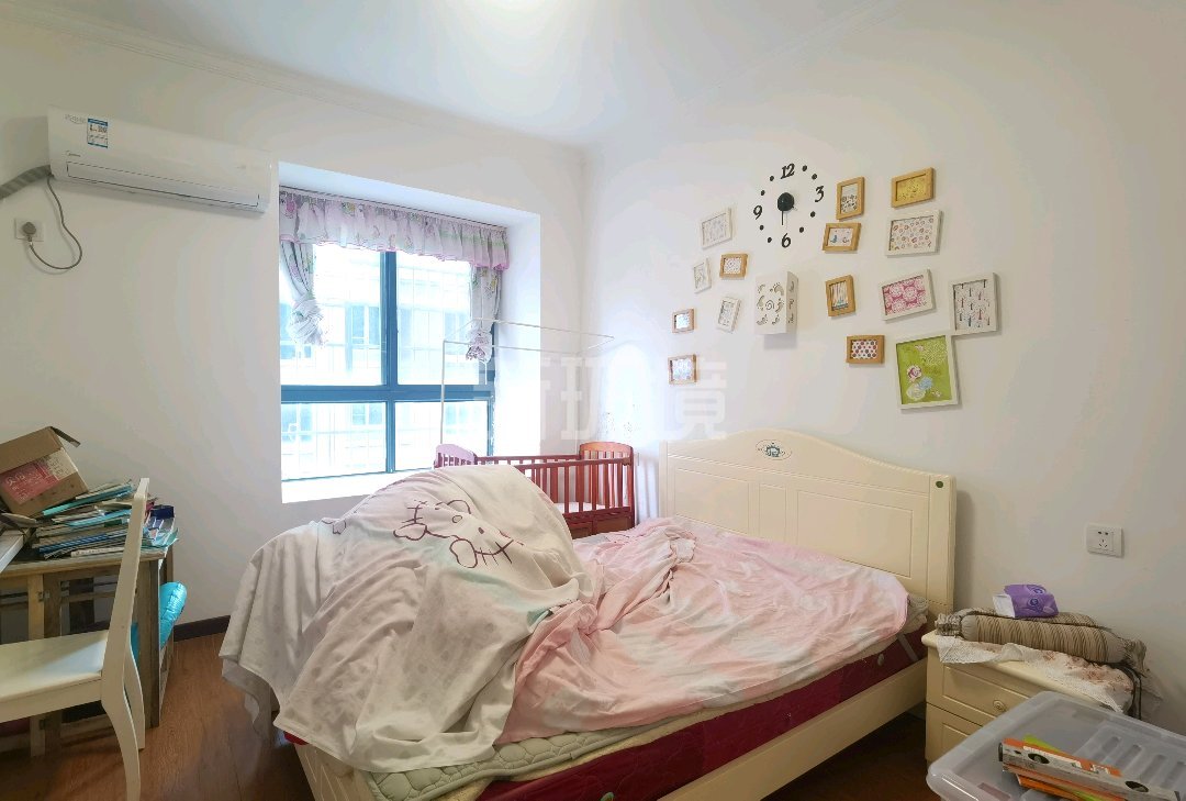 明鑫澧水湾 4室2厅2卫 68.00万 明鑫澧水湾 4室2厅2卫 68.00万客厅