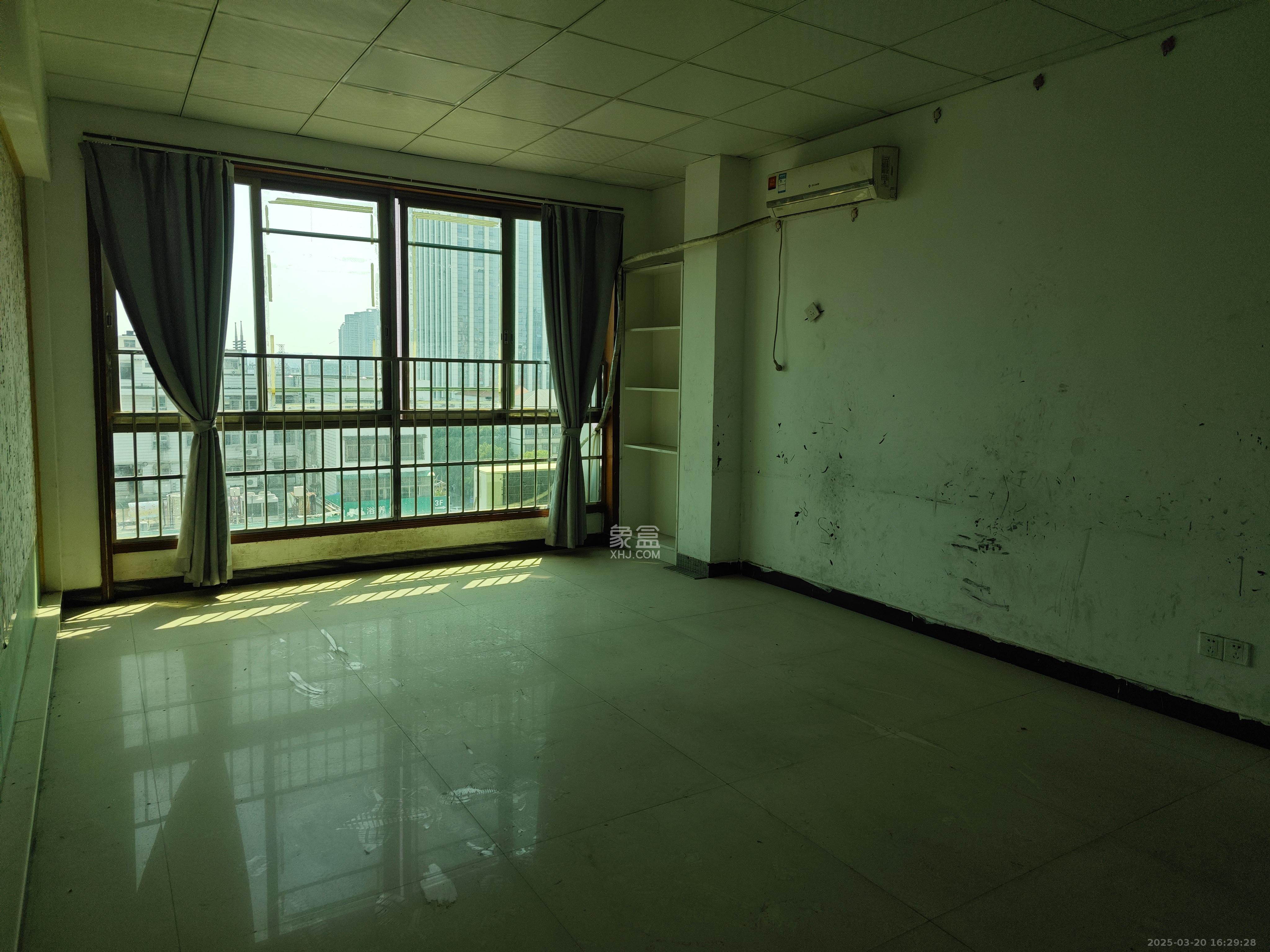 影珠山大厦 3室2厅1卫 2800.0元/月 影珠山大厦 3室2厅1卫 2800.0元/月室内图