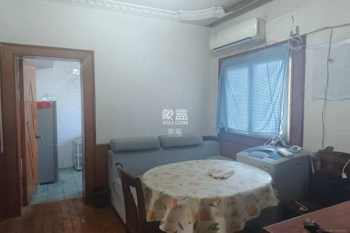 牛角塘社区  2室1厅1卫    1300.0元/月 牛角塘社区  2室1厅1卫    1300.0元/月室内图