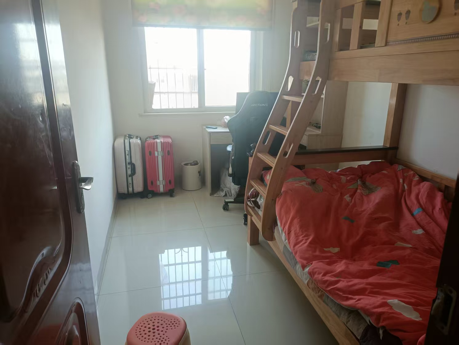 益华小区 3室2厅1卫 36.8万 益华小区 3室2厅1卫 36.8万客厅