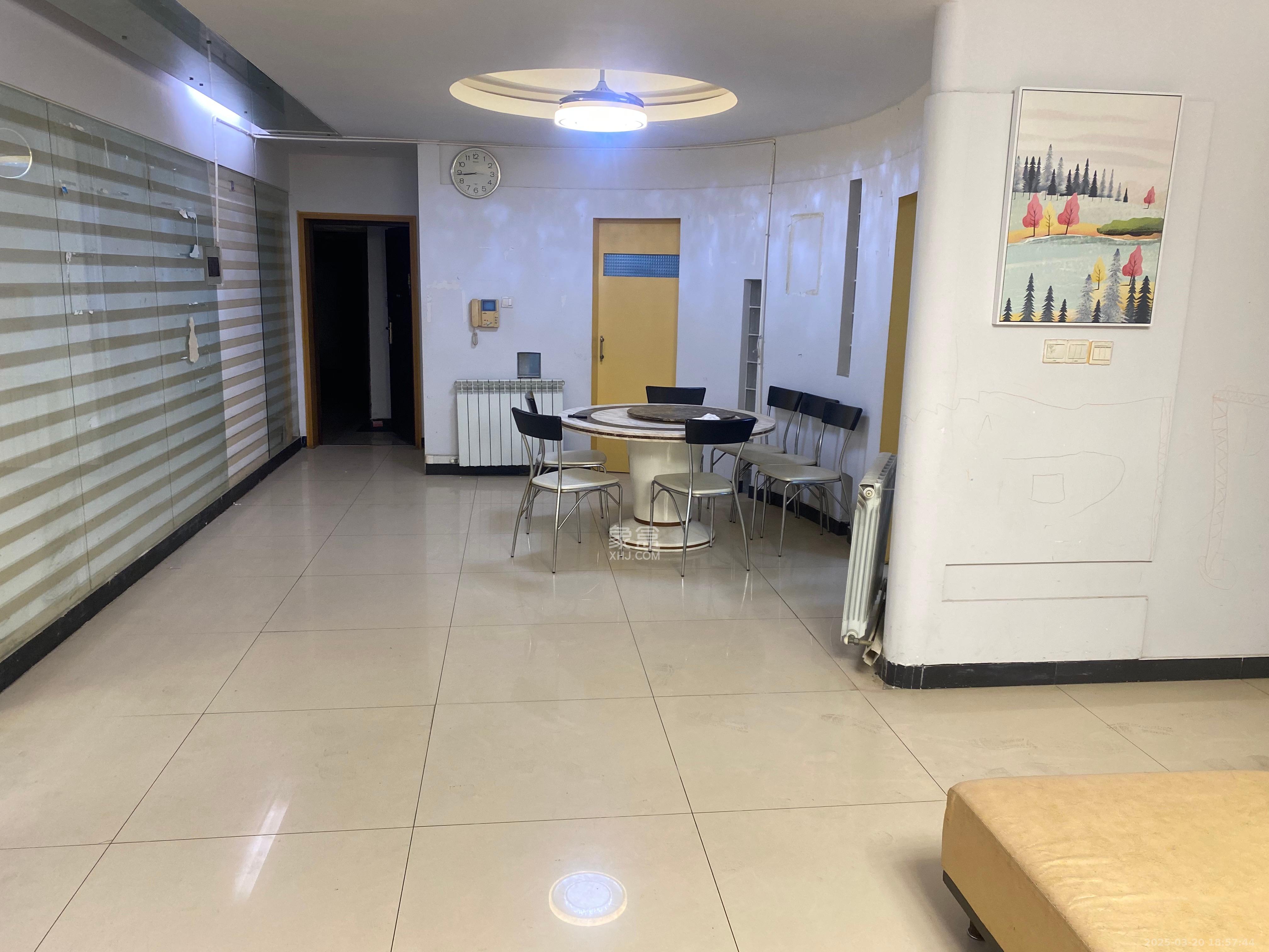 金地华园 4室2厅2卫 3200.0元/月 金地华园 4室2厅2卫 3200.0元/月室内图