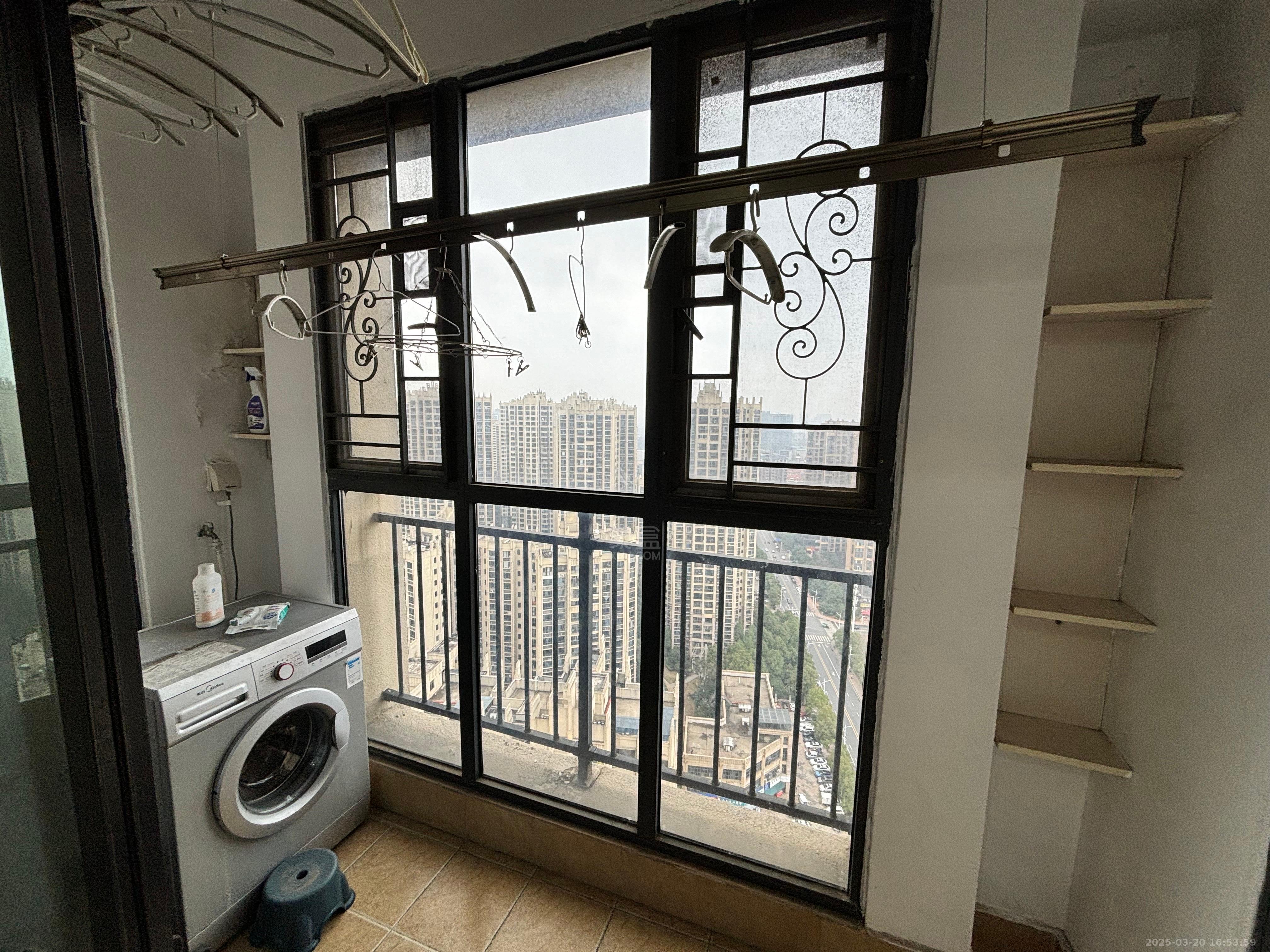 经世龙城 3室1厅2卫 1800.0元/月 经世龙城 3室1厅2卫 1800.0元/月室内图