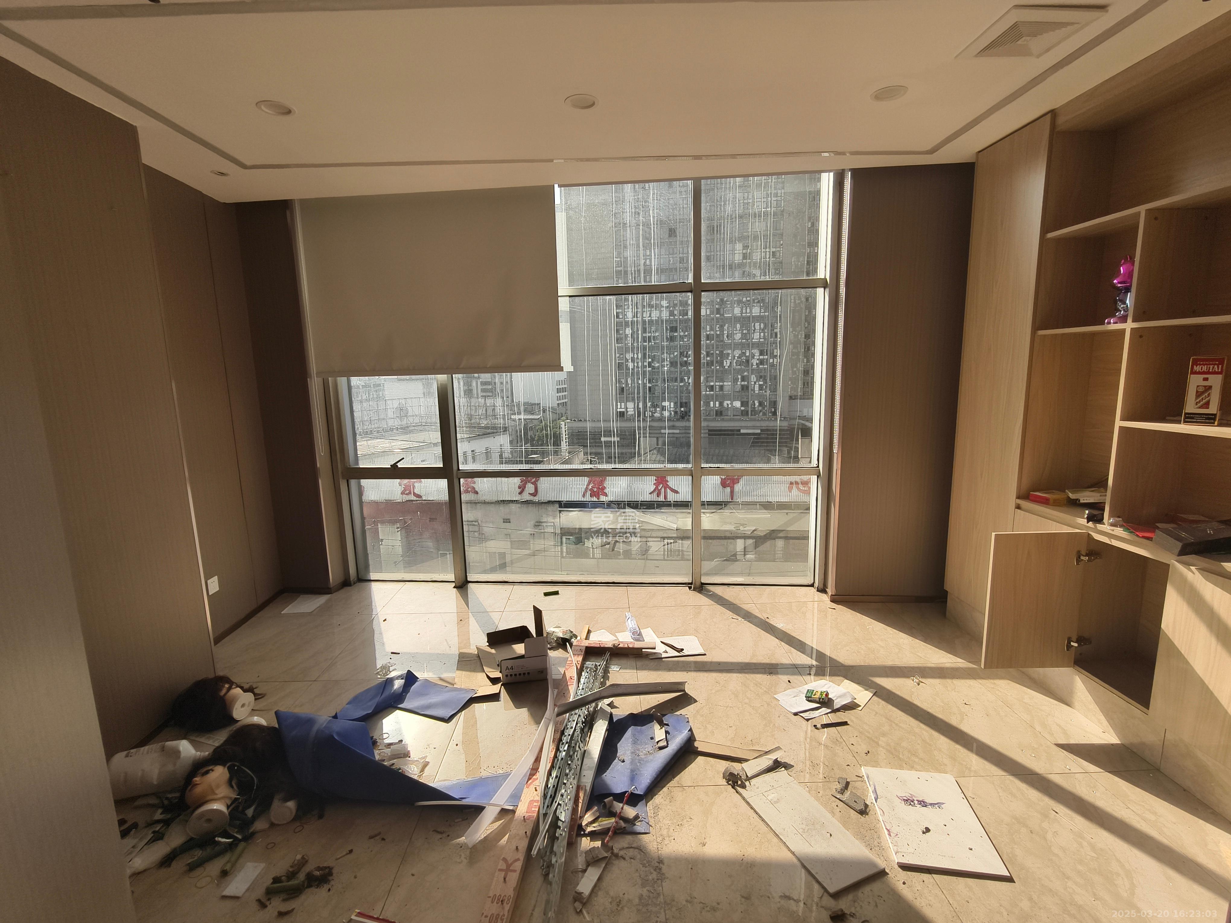 金帆大厦  3室2厅1卫    6800.0元/月 金帆大厦  3室2厅1卫    6800.0元/月室内图