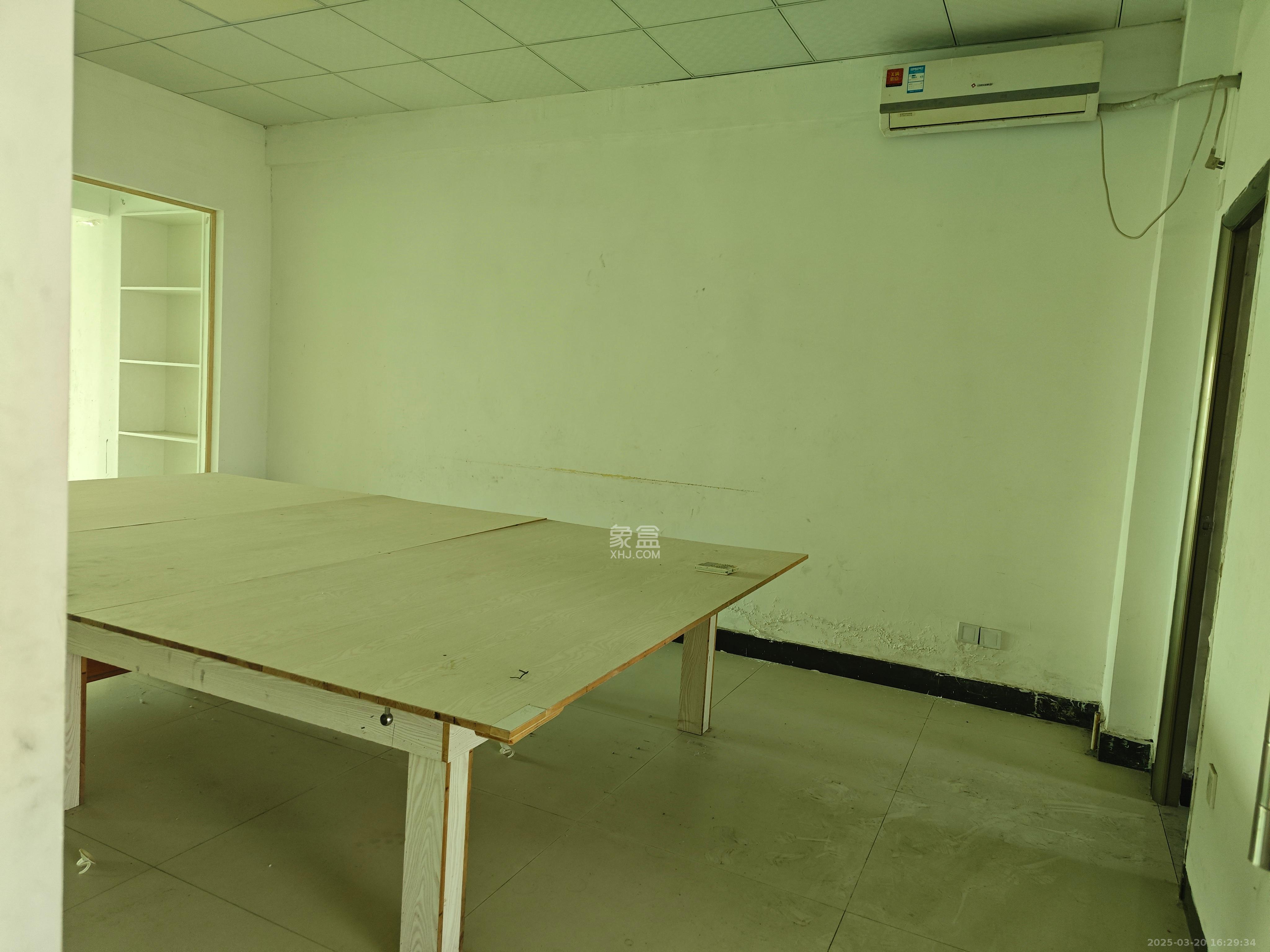 影珠山大厦 3室2厅1卫 2800.0元/月 影珠山大厦 3室2厅1卫 2800.0元/月室内图