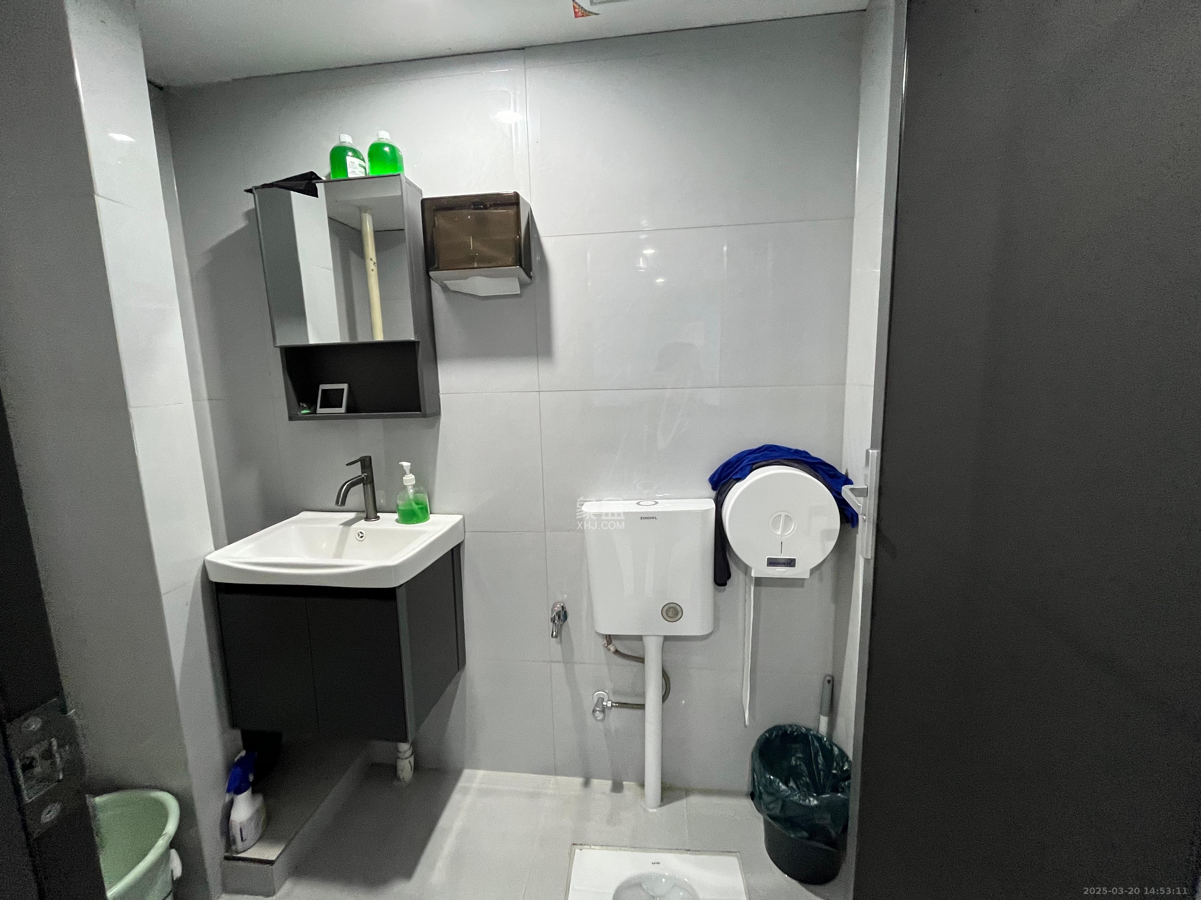 东怡外国(南湖一号) 1室1厅1卫 4000.0元/月 东怡外国(南湖一号) 1室1厅1卫 4000.0元/月室内图