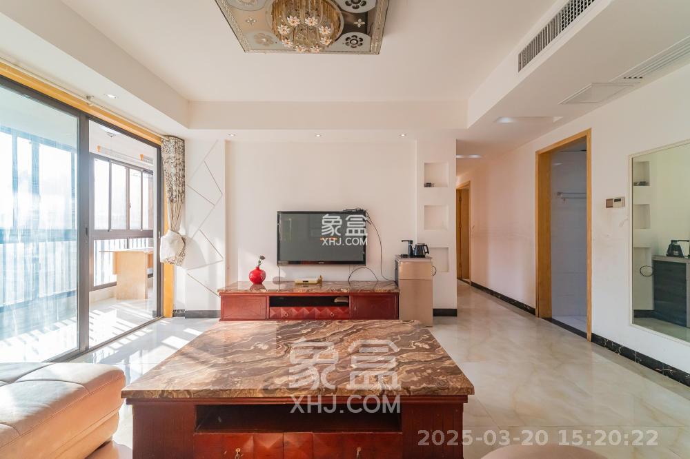 华润凤凰城三期 4室2厅2卫 2500.0元/月 华润凤凰城三期 4室2厅2卫 2500.0元/月户型图