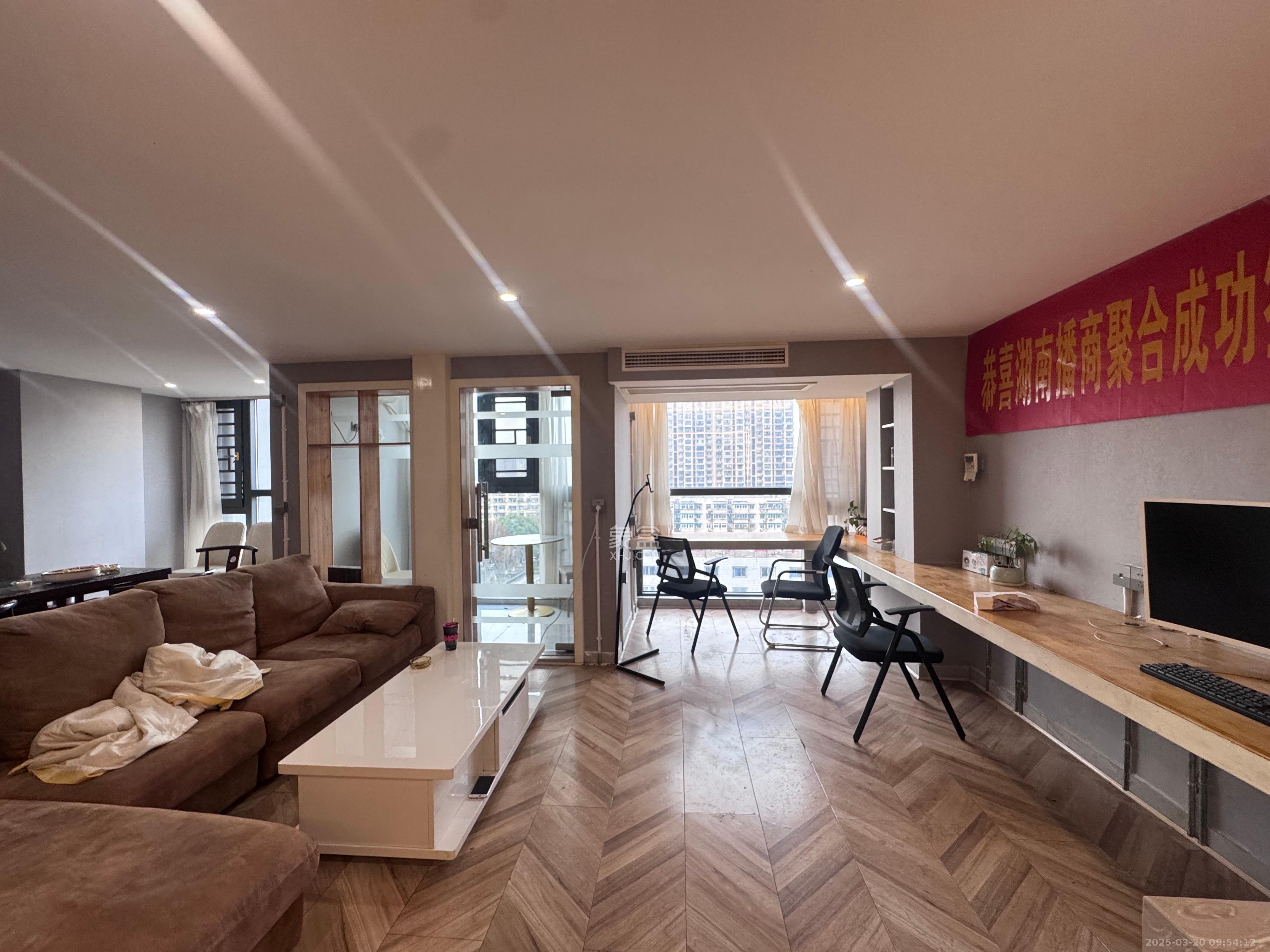 裕天国际商汇中心 1室0厅0卫 3500.0元/月 裕天国际商汇中心 1室0厅0卫 3500.0元/月室内图