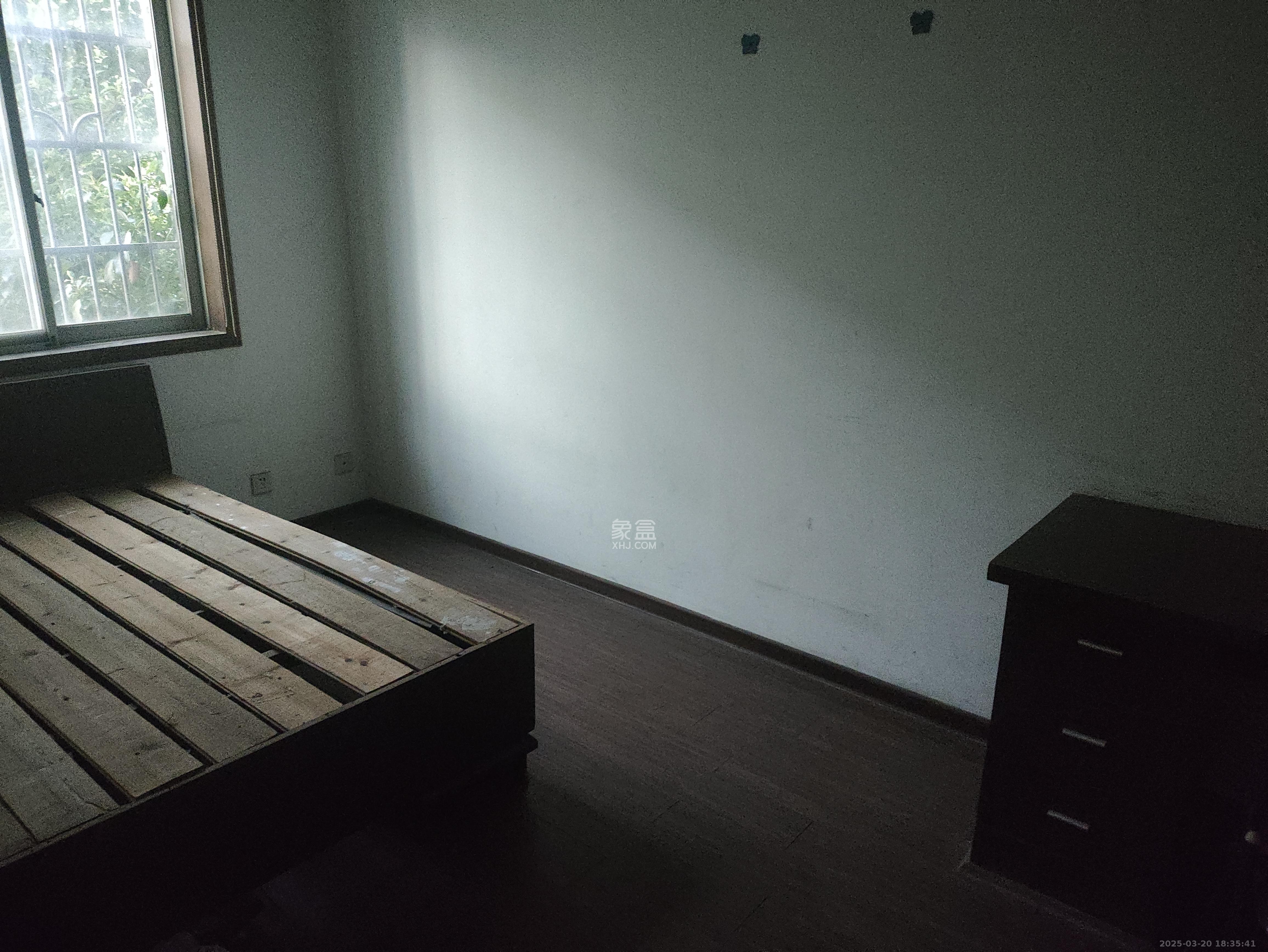 中南汽车世界  3室2厅1卫    1400.0元/月室内图