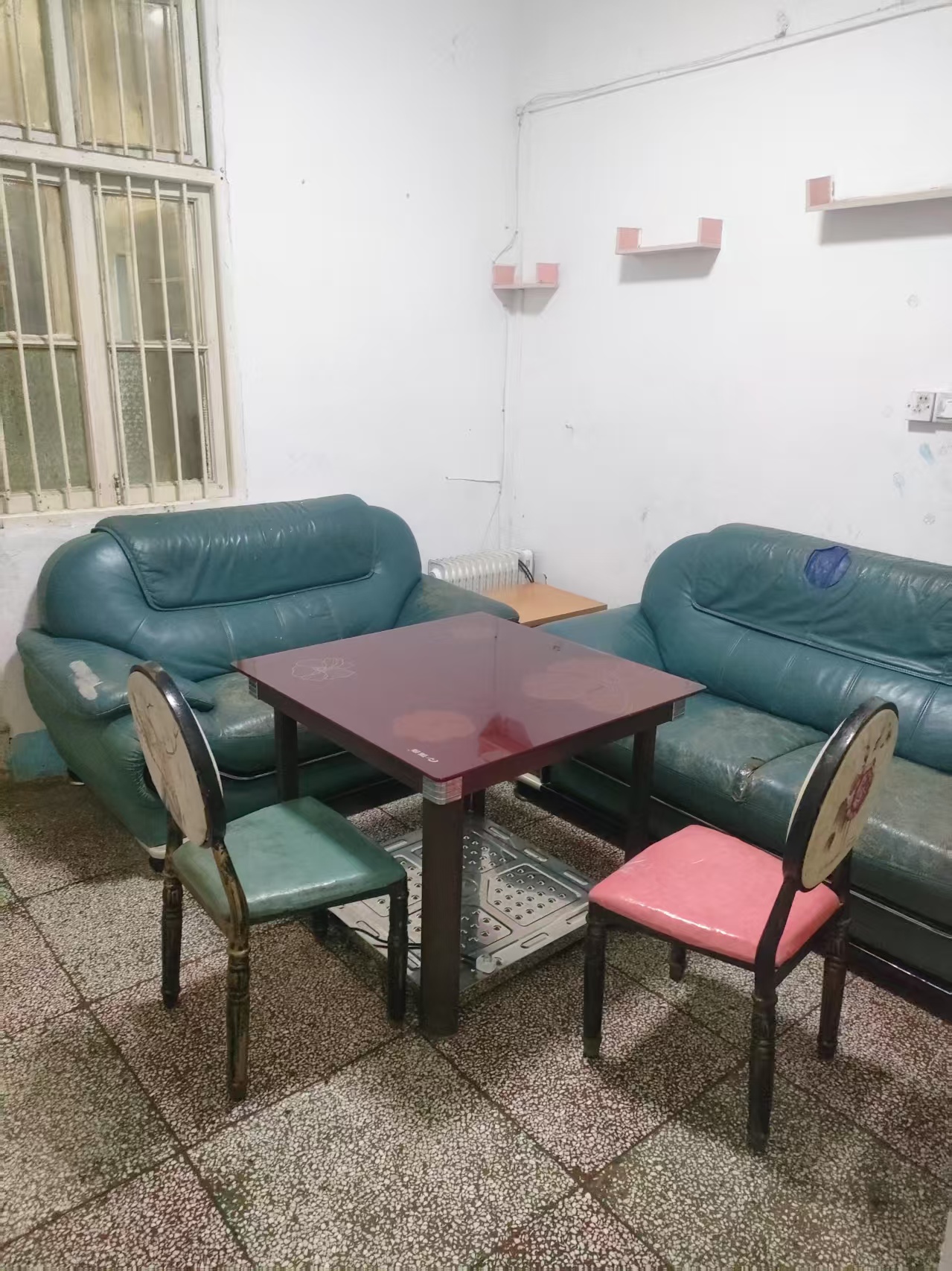 行署十单位家属房 3室1厅1卫 700.0元/月 行署十单位家属房 3室1厅1卫 700.0元/月室内图