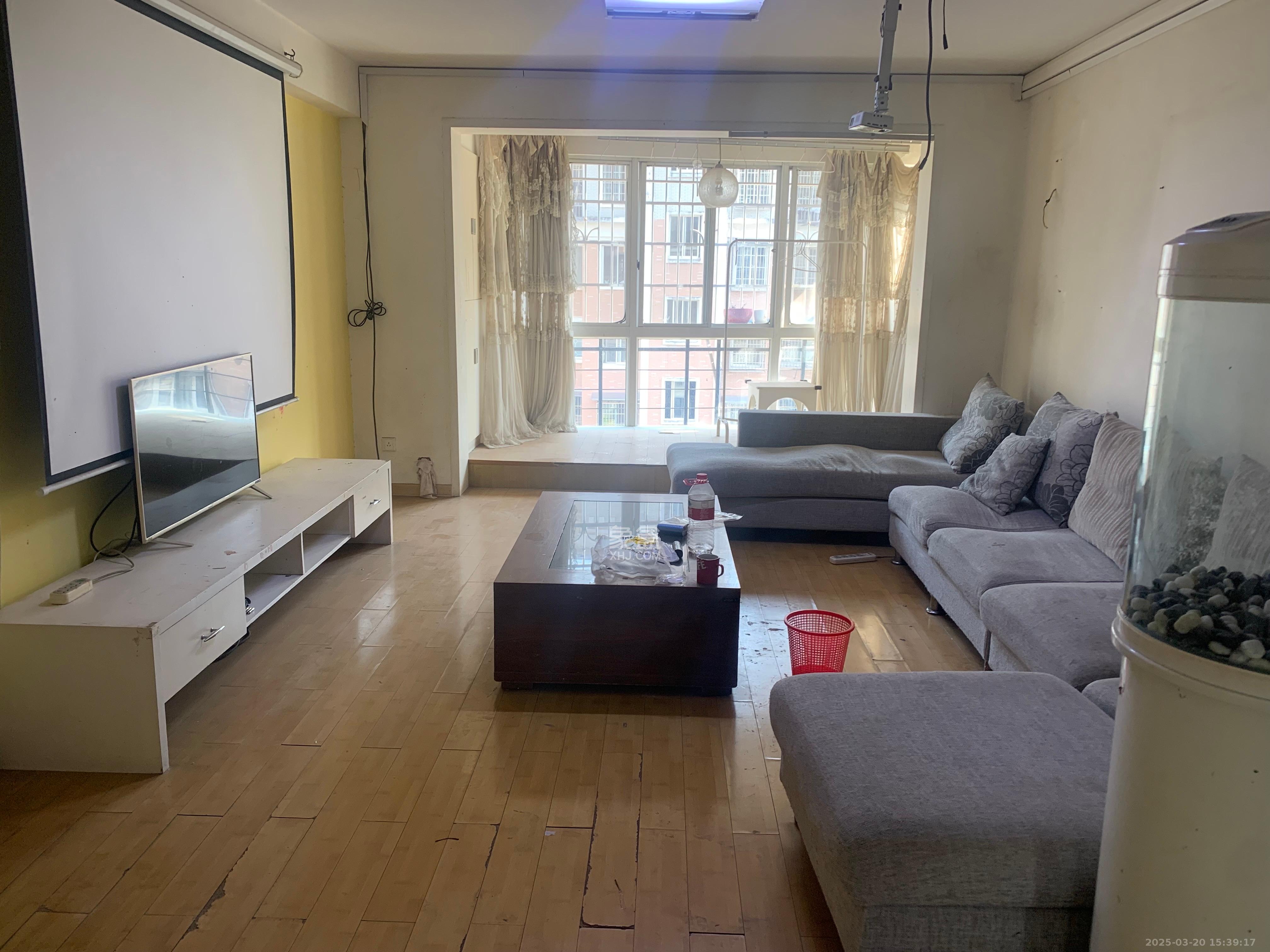 福乐康城 3室2厅2卫 2400.0元/月 福乐康城 3室2厅2卫 2400.0元/月室内图