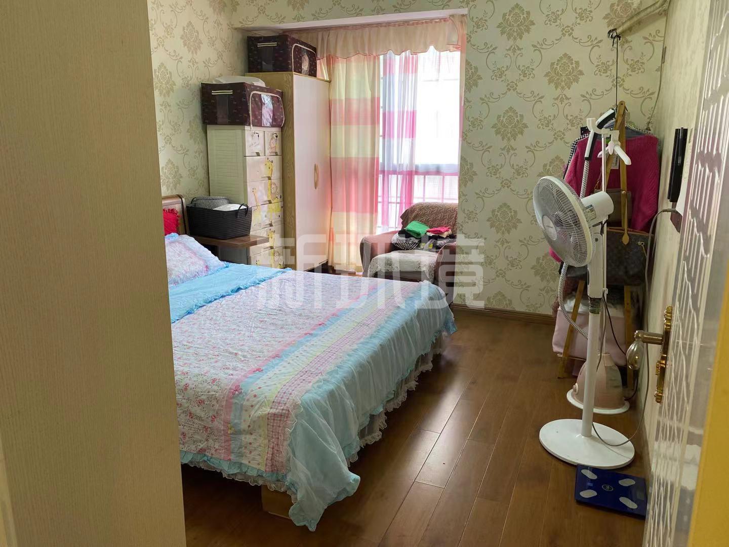 逸臣桃源  2室2厅2卫   55.00万客厅