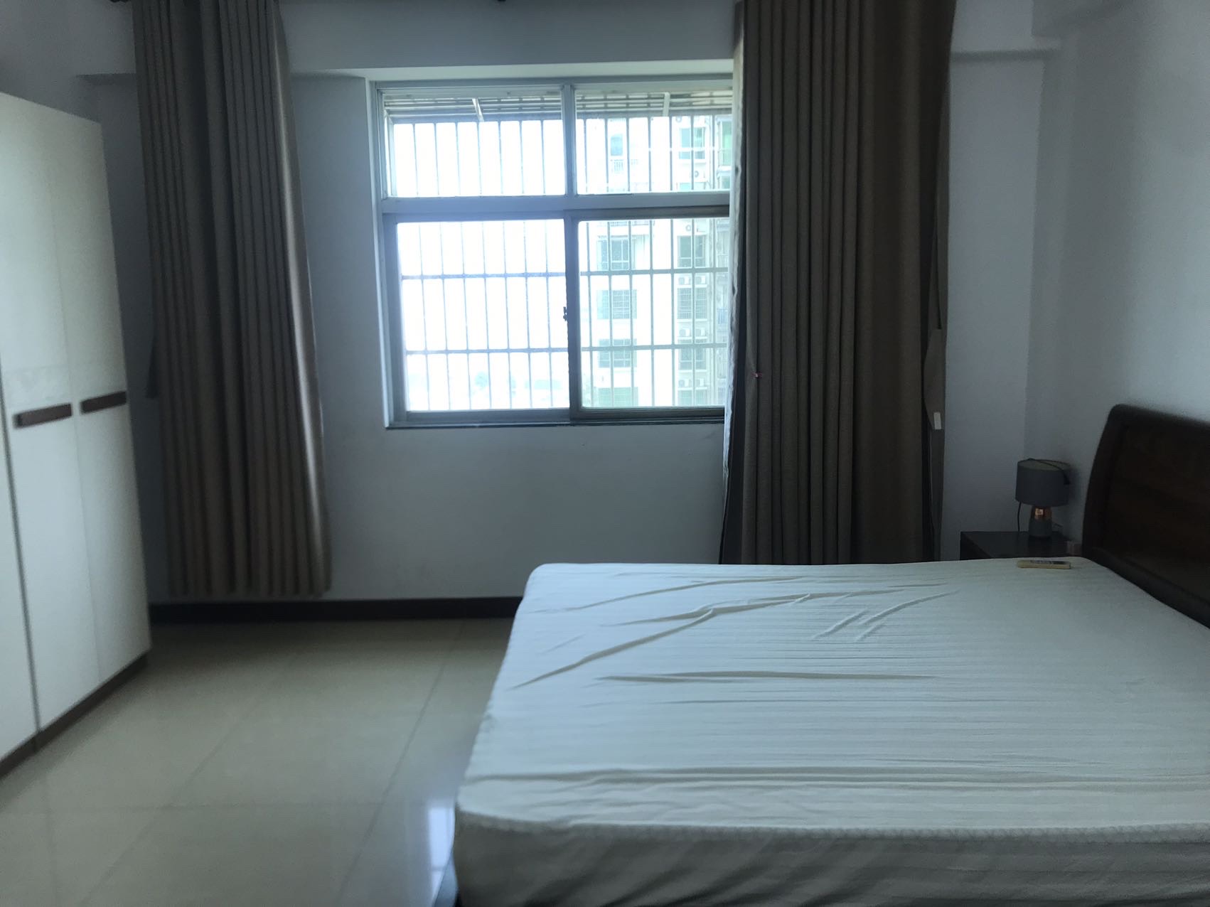 逸海楼  3室2厅2卫   158.00万卧室