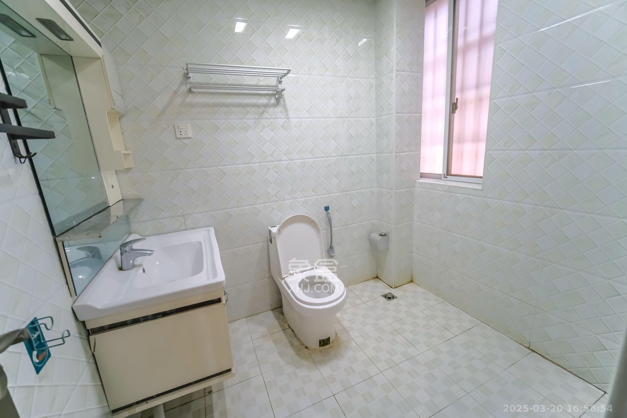 红树湾  3室2厅2卫   2000.00元/月室内图