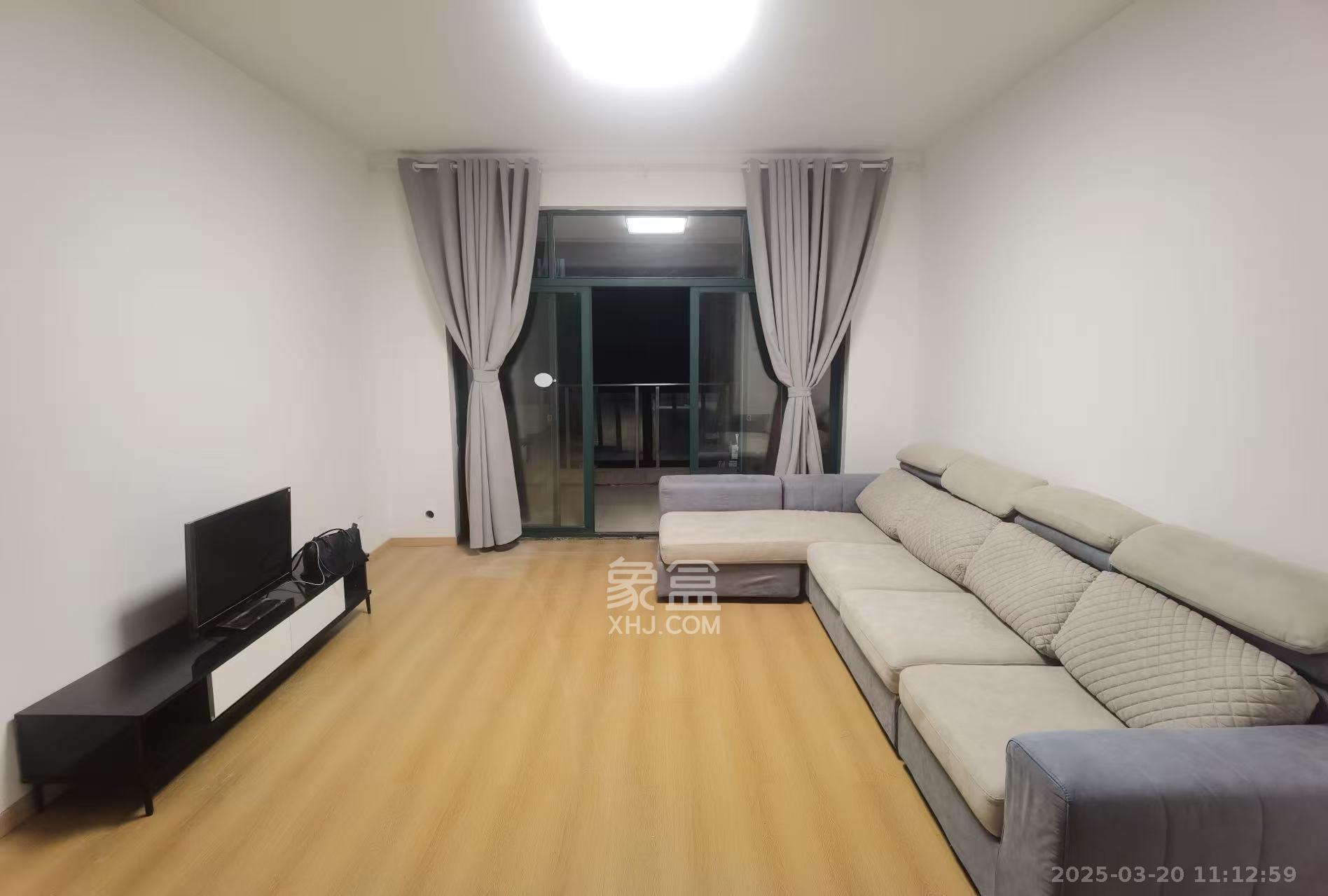 湘府东苑  3室2厅2卫    2500.0元/月 湘府东苑  3室2厅2卫    2500.0元/月室内图