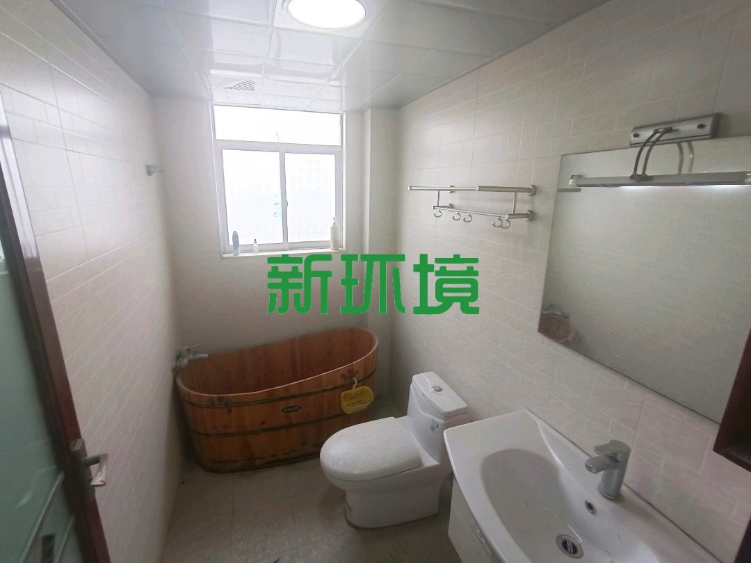 幸福阳光小区  6室2厅2卫   80.00万客厅