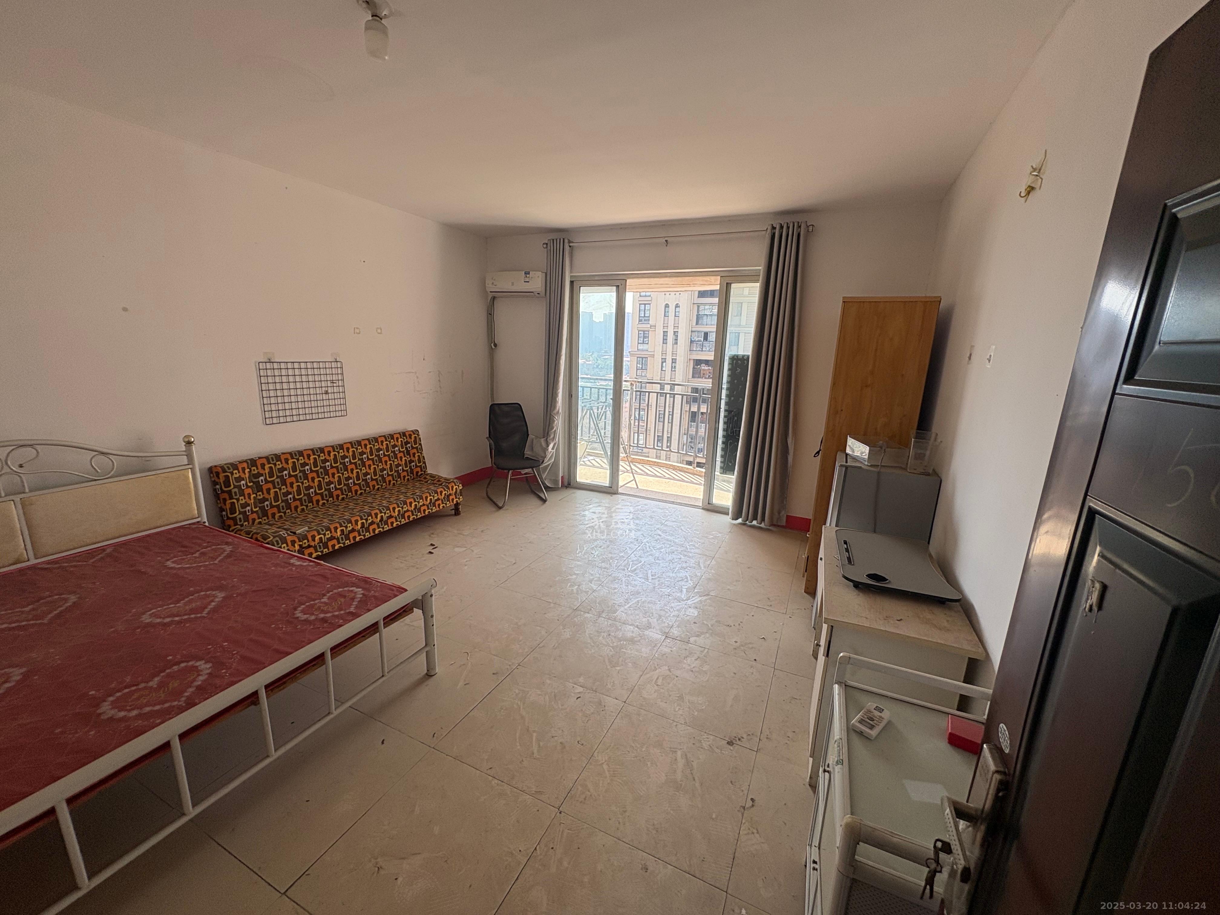 世景华庭  3室2厅2卫    1500.0元/月室内图