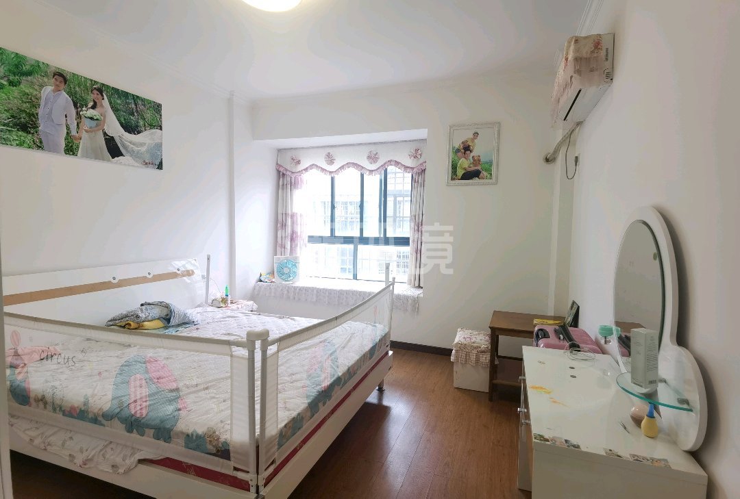 明鑫澧水湾 4室2厅2卫 68.00万 明鑫澧水湾 4室2厅2卫 68.00万客厅