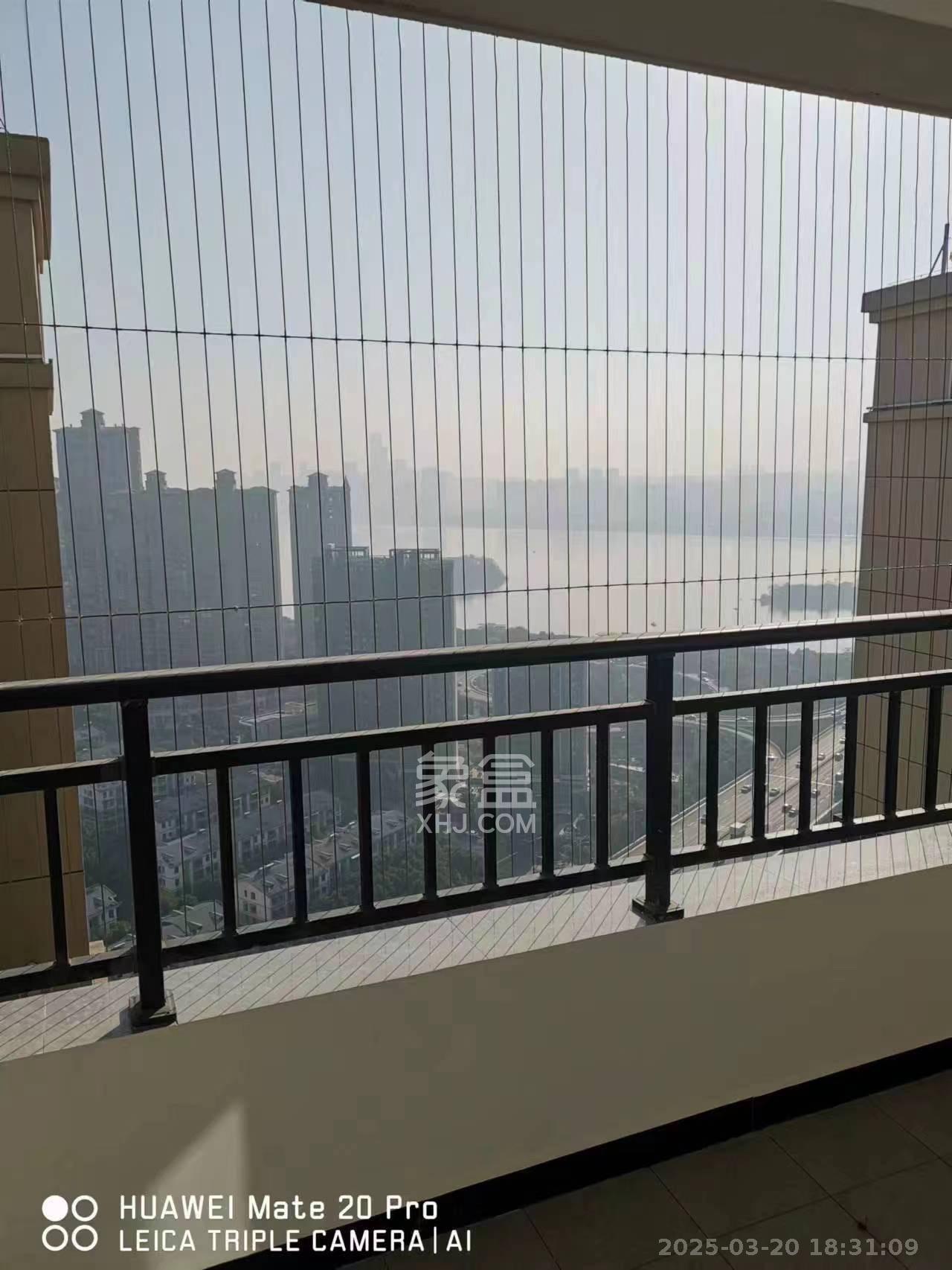 山语城三期 3室2厅2卫 2400.0元/月 山语城三期 3室2厅2卫 2400.0元/月室内图