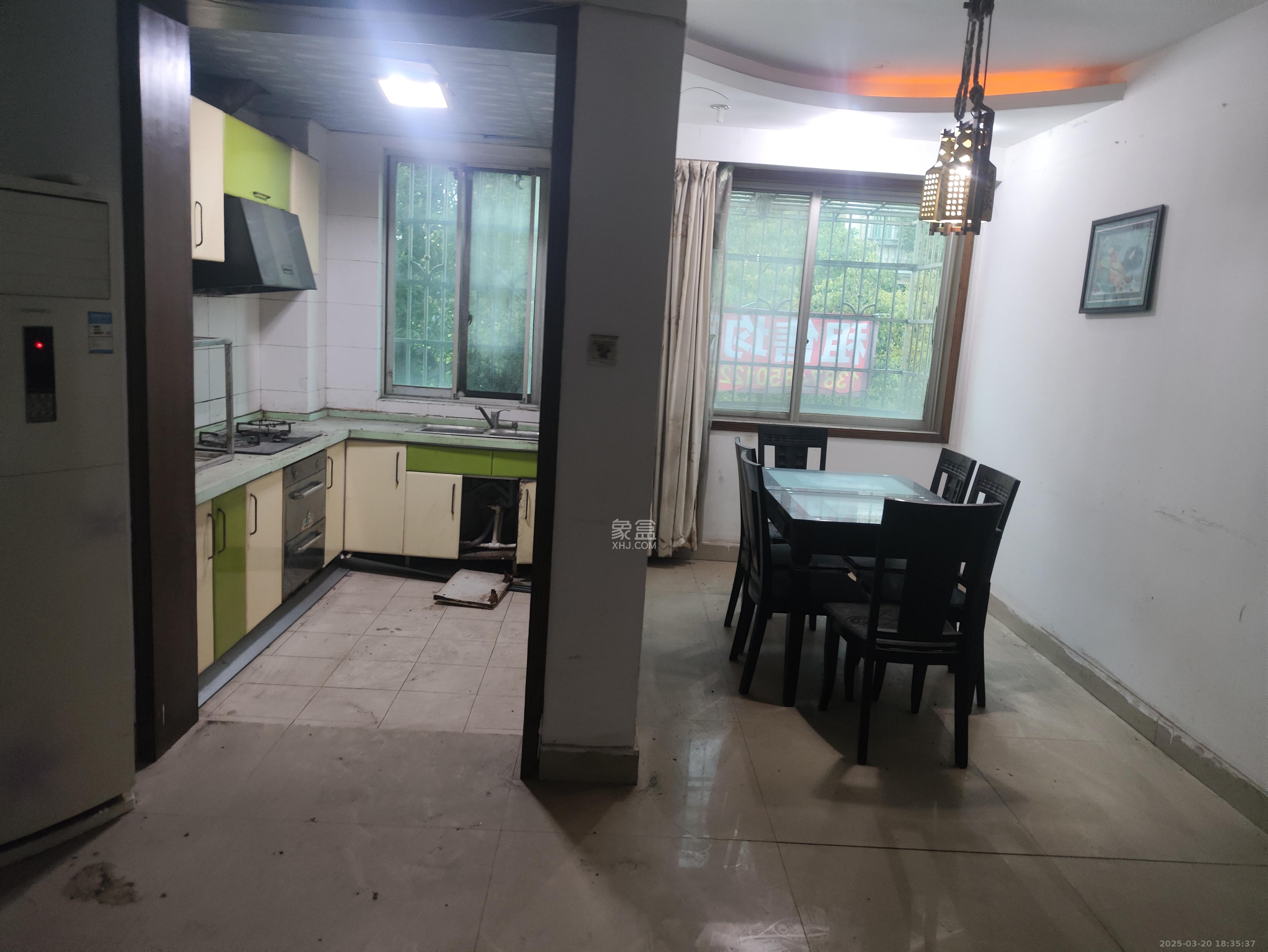 中南汽车世界  3室2厅1卫    1400.0元/月室内图