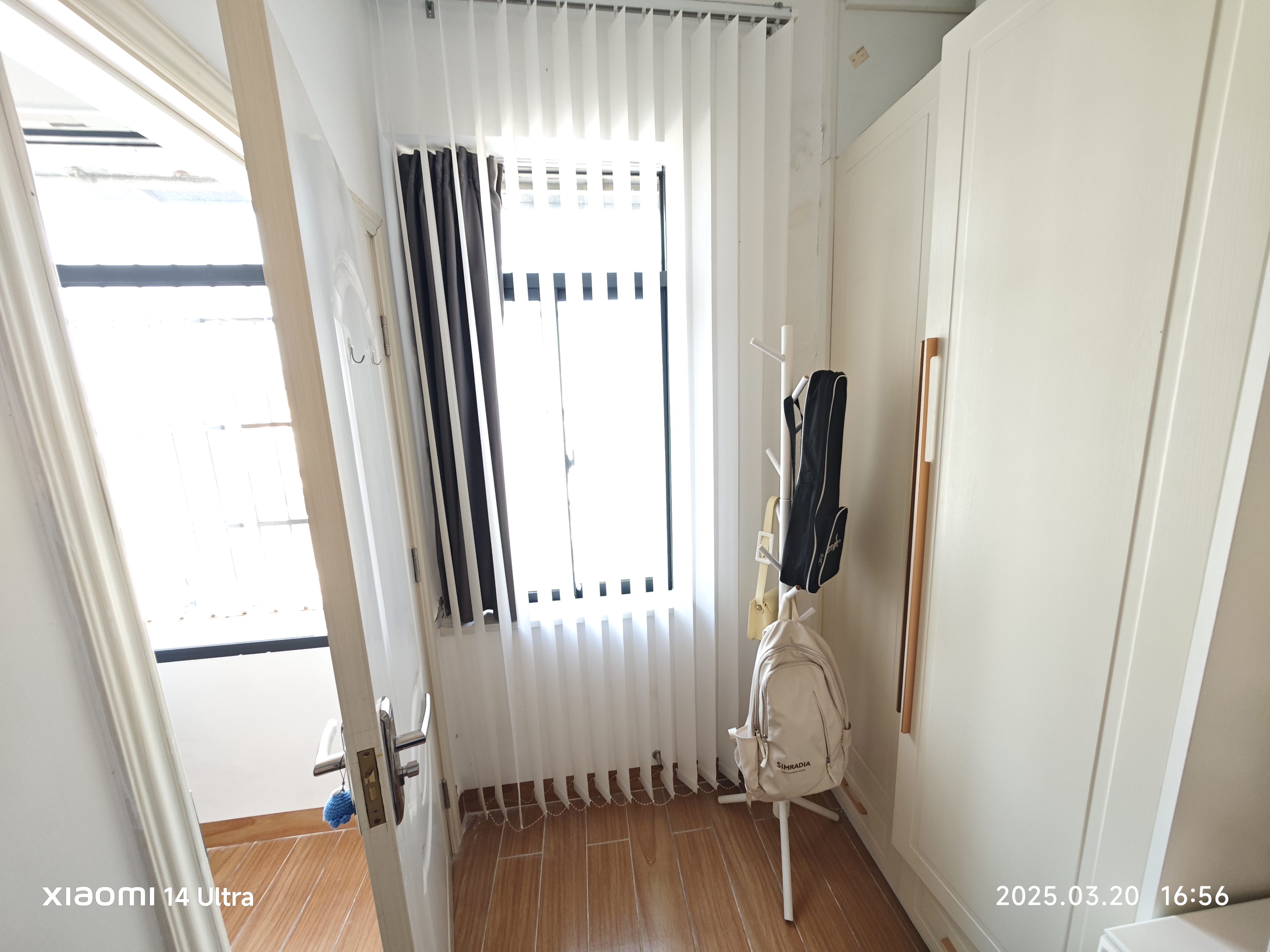 明湖公寓  1室1厅1卫   39.00万客厅