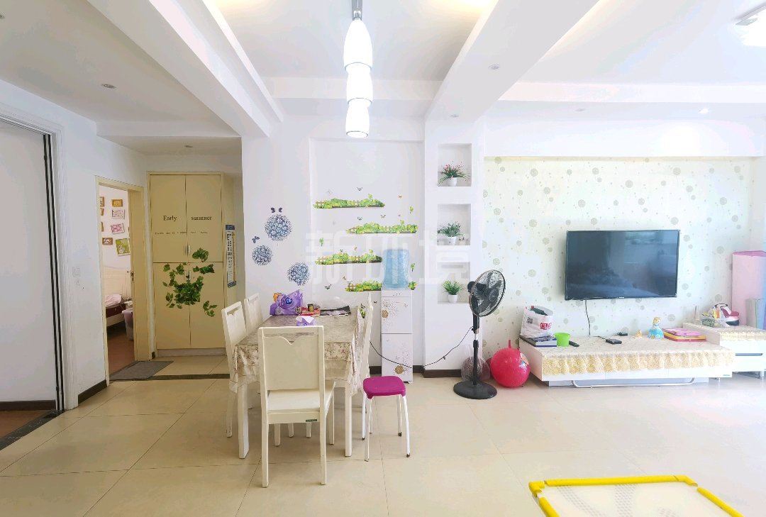 明鑫澧水湾 4室2厅2卫 68.00万 明鑫澧水湾 4室2厅2卫 68.00万客厅