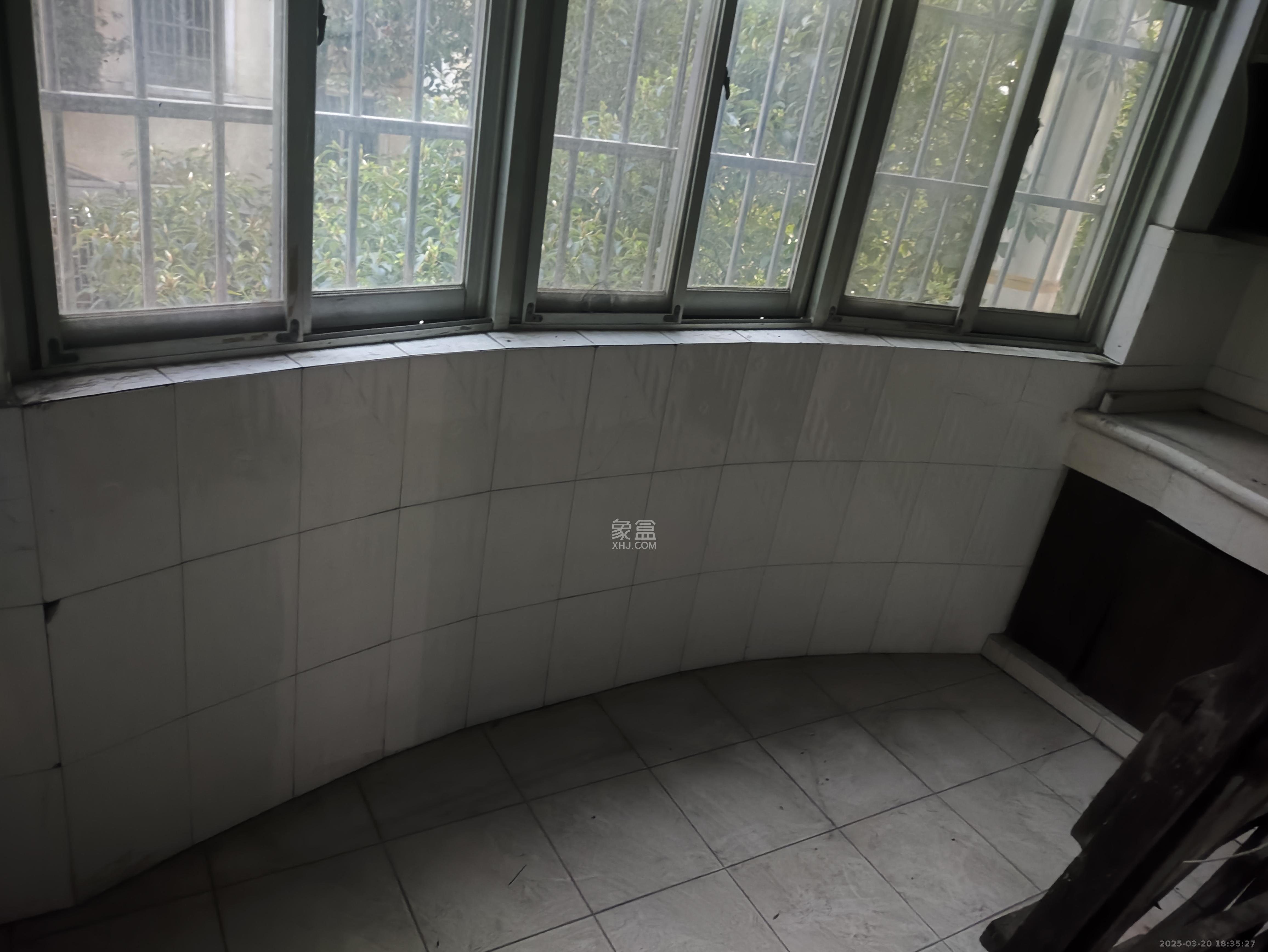 中南汽车世界 3室2厅1卫 1400.0元/月 中南汽车世界 3室2厅1卫 1400.0元/月室内图