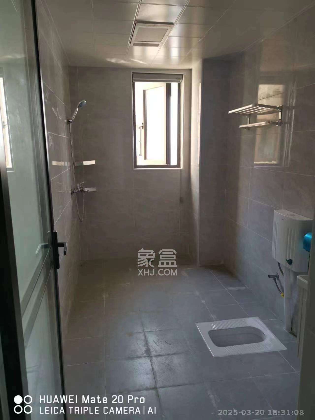 山语城三期 3室2厅2卫 2400.0元/月 山语城三期 3室2厅2卫 2400.0元/月室内图