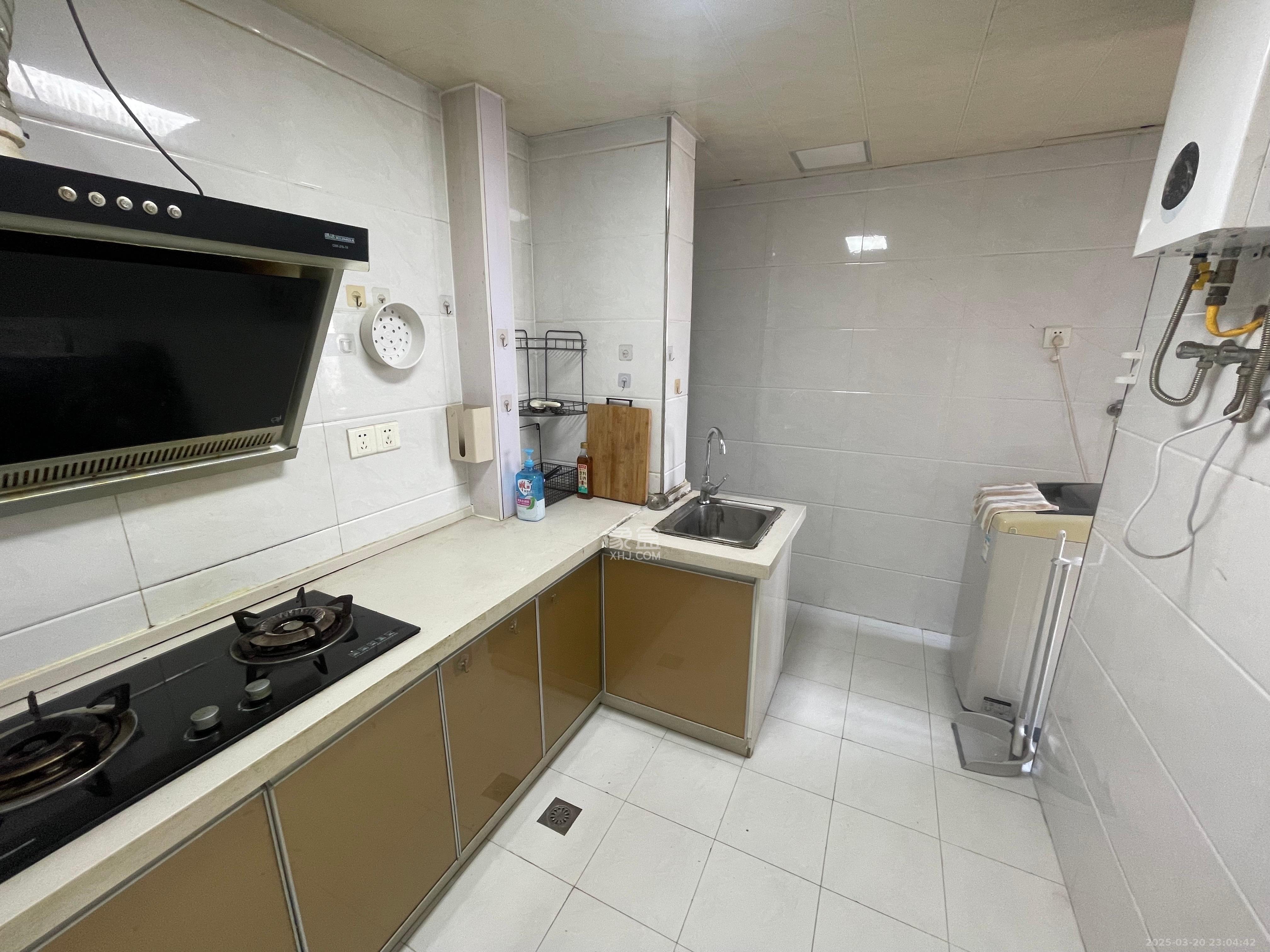 绿地V岛  1室1厅1卫    1500.0元/月 绿地V岛  1室1厅1卫    1500.0元/月室内图